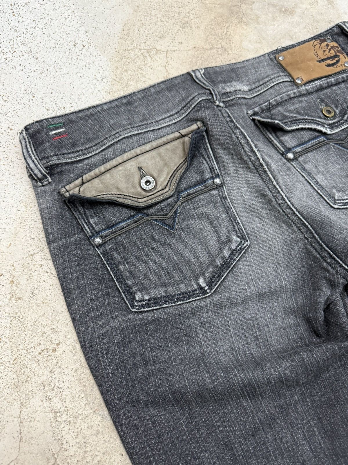 Diesel Diesel Reckfly Special Flare Unisex Relics Denim Distressed Size US 31 - 15 Thumbnail