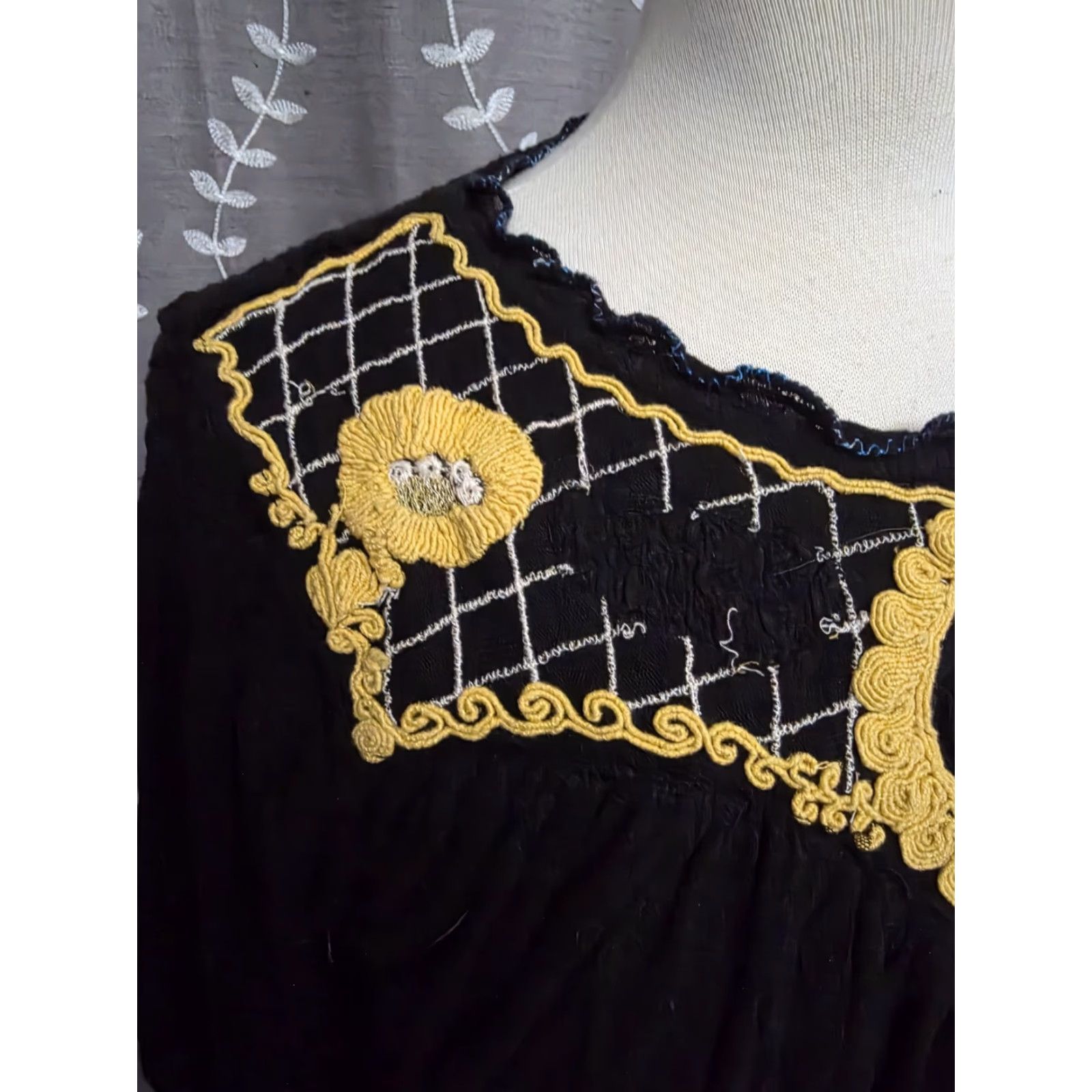 Free People Free People Begonia Top Blouse Women's XS Black Embroidered Long Sleeve Round Neck Cropped Bohemian Peasant Casual Lightweight Breathable Solids 90s? Size XS / US 0-2 / IT 36-38 - 4 Thumbnail