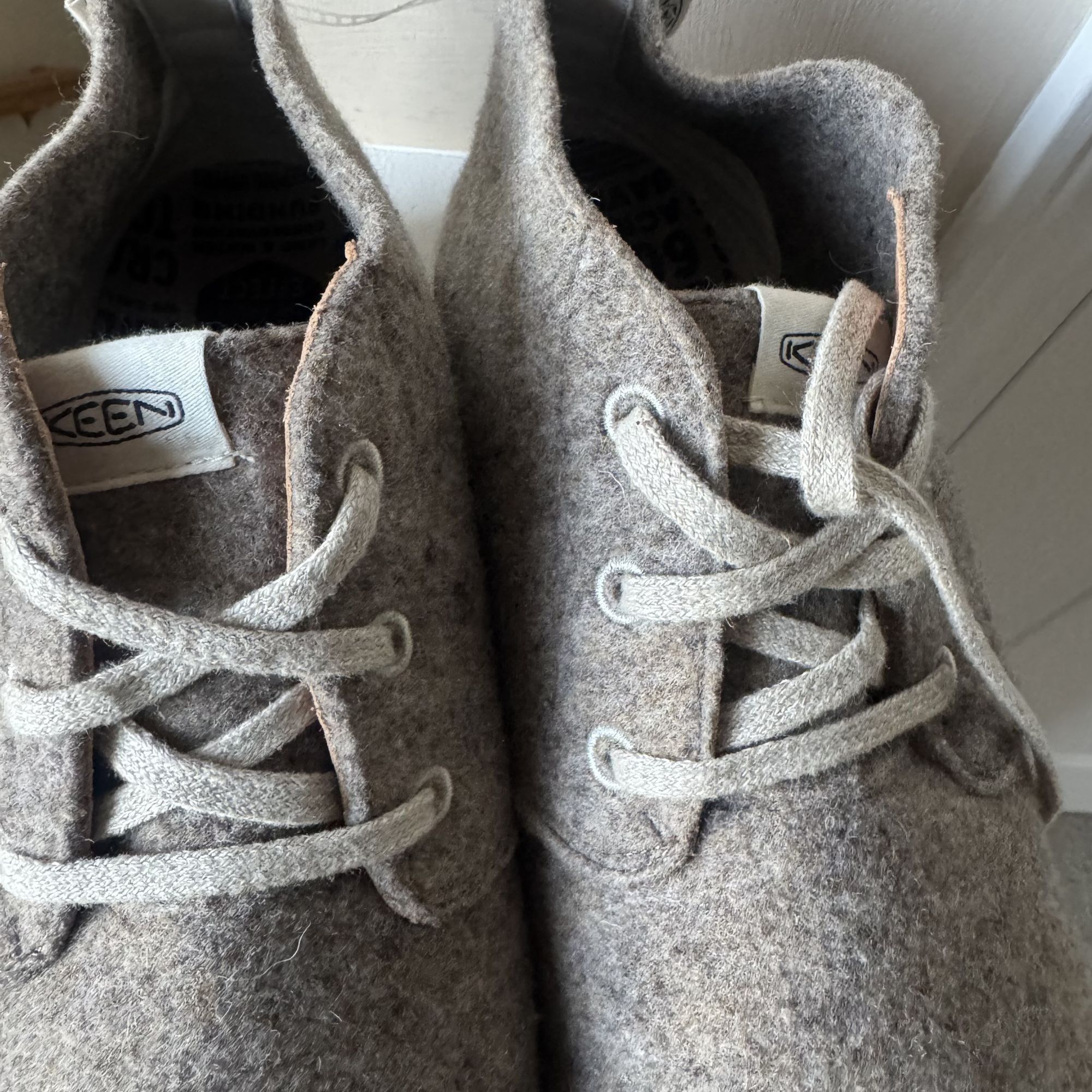 KEEN KEEN Mosey Chukka Hiking Boot Mens Size 11.5 Taupe Felt Birc Size US 11.5 / EU 44-45 - 3 Thumbnail