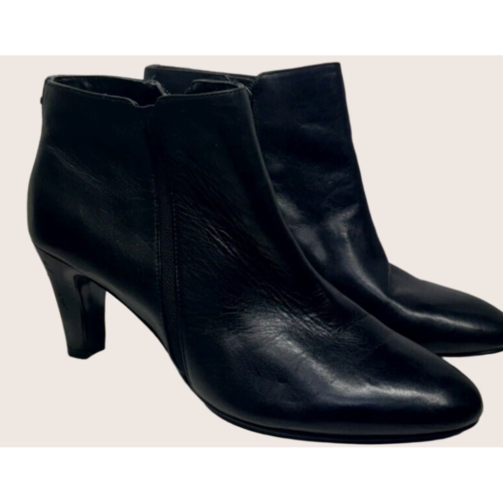 Vintage Bandolino Wincer Womens 7M 38 black leather ankle boots Booties Zip Sides heels Size US 7 / IT 37 - 1 Thumbnail
