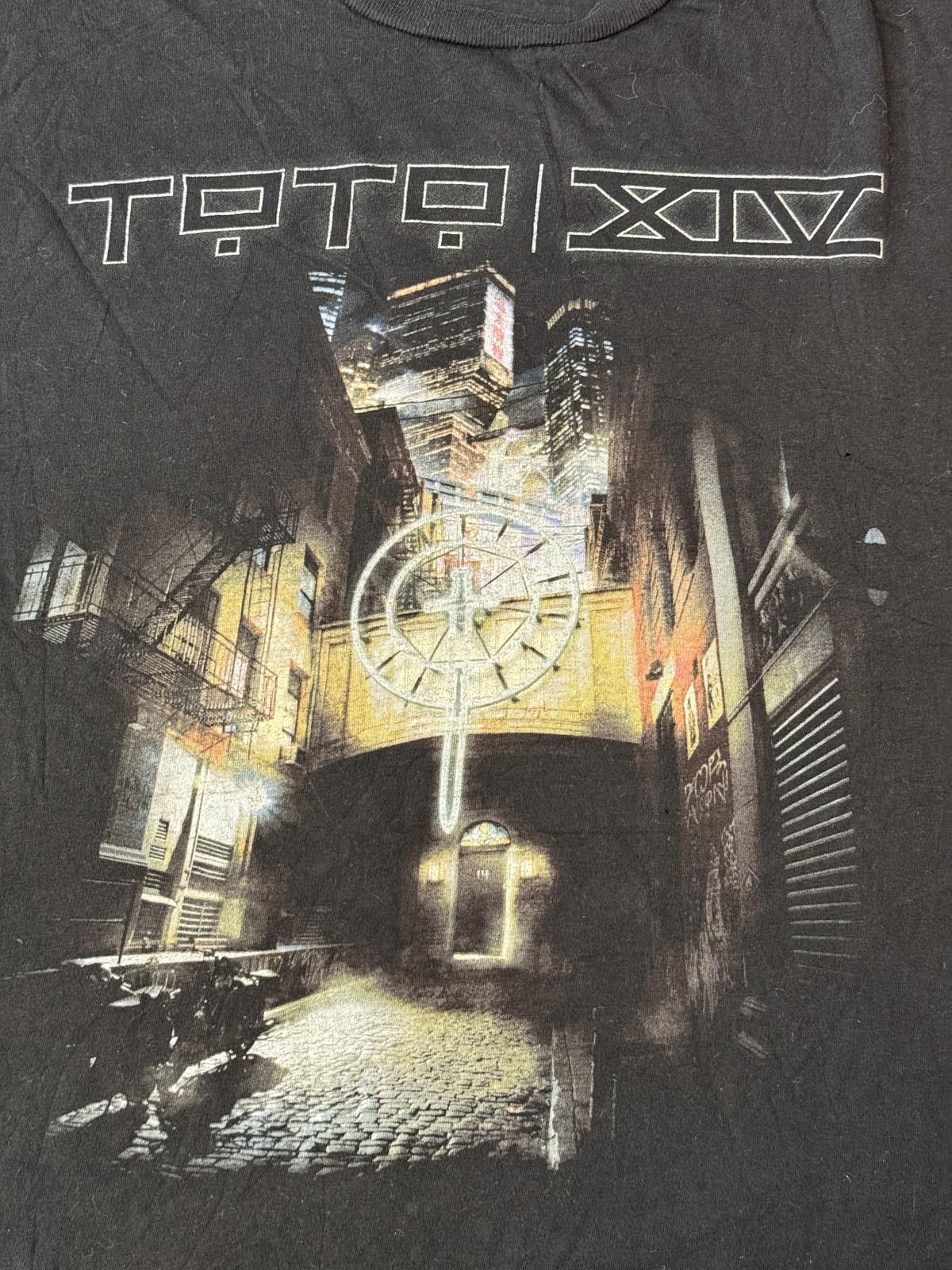 Designer Toto Band T-shirt Totot XIV Tour 2015 Tee 2 Sided - XL Size US XL / EU 56 / 4 - 4 Thumbnail