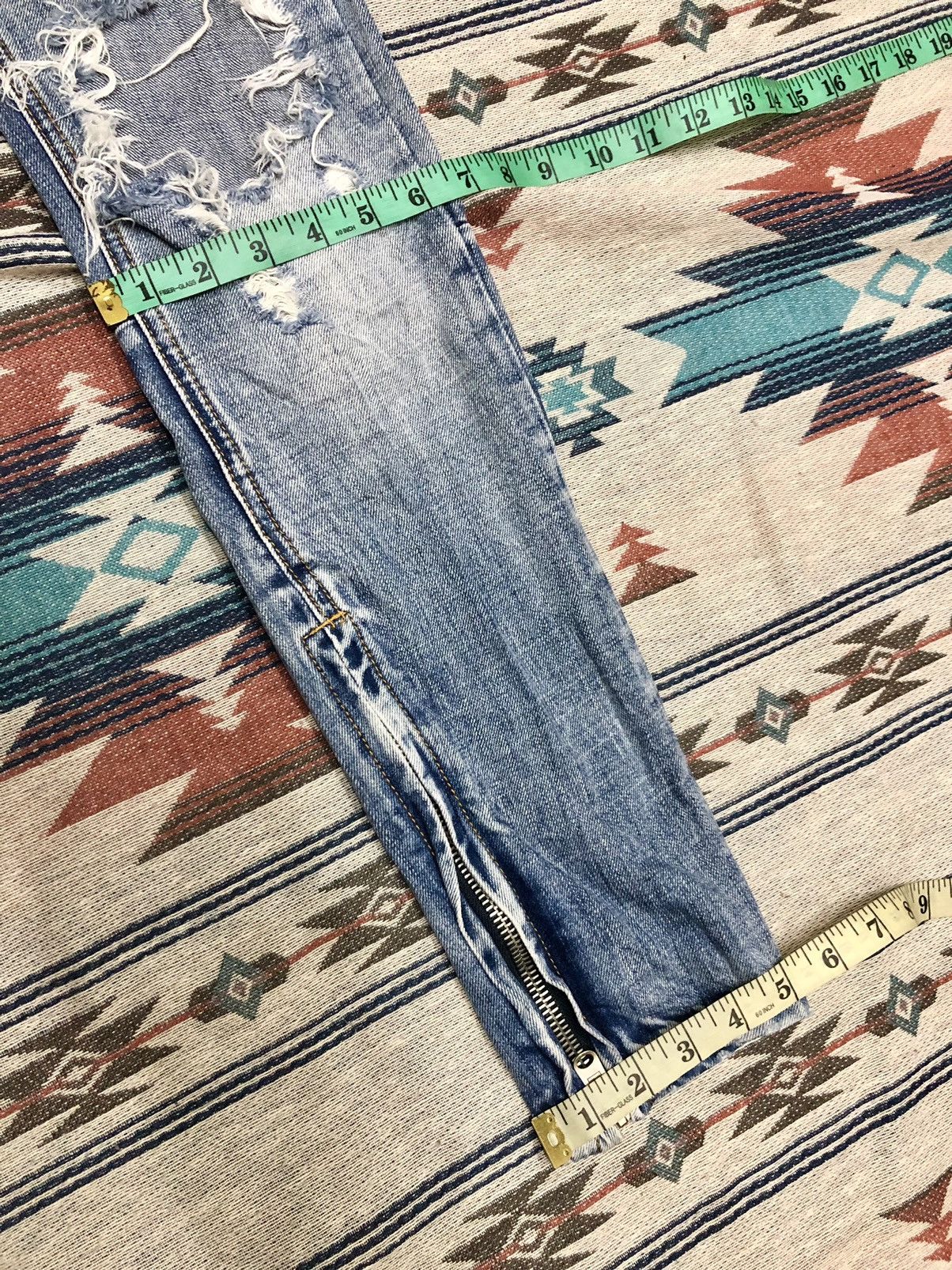 MNML SKINNY MNML DISTRESSED DENIM Size US 29 - 10 Thumbnail