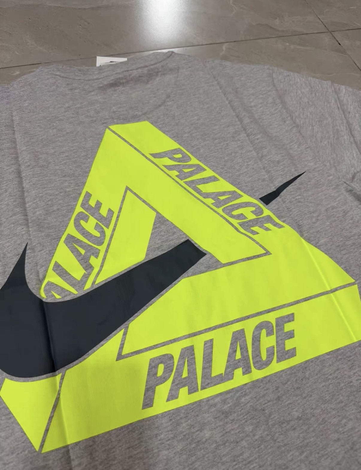 Palace PALACE x Nike FW25 TRI SWOOSH T-SHIRT J34 Size US L / EU 52-54 / 3 - 3 Thumbnail