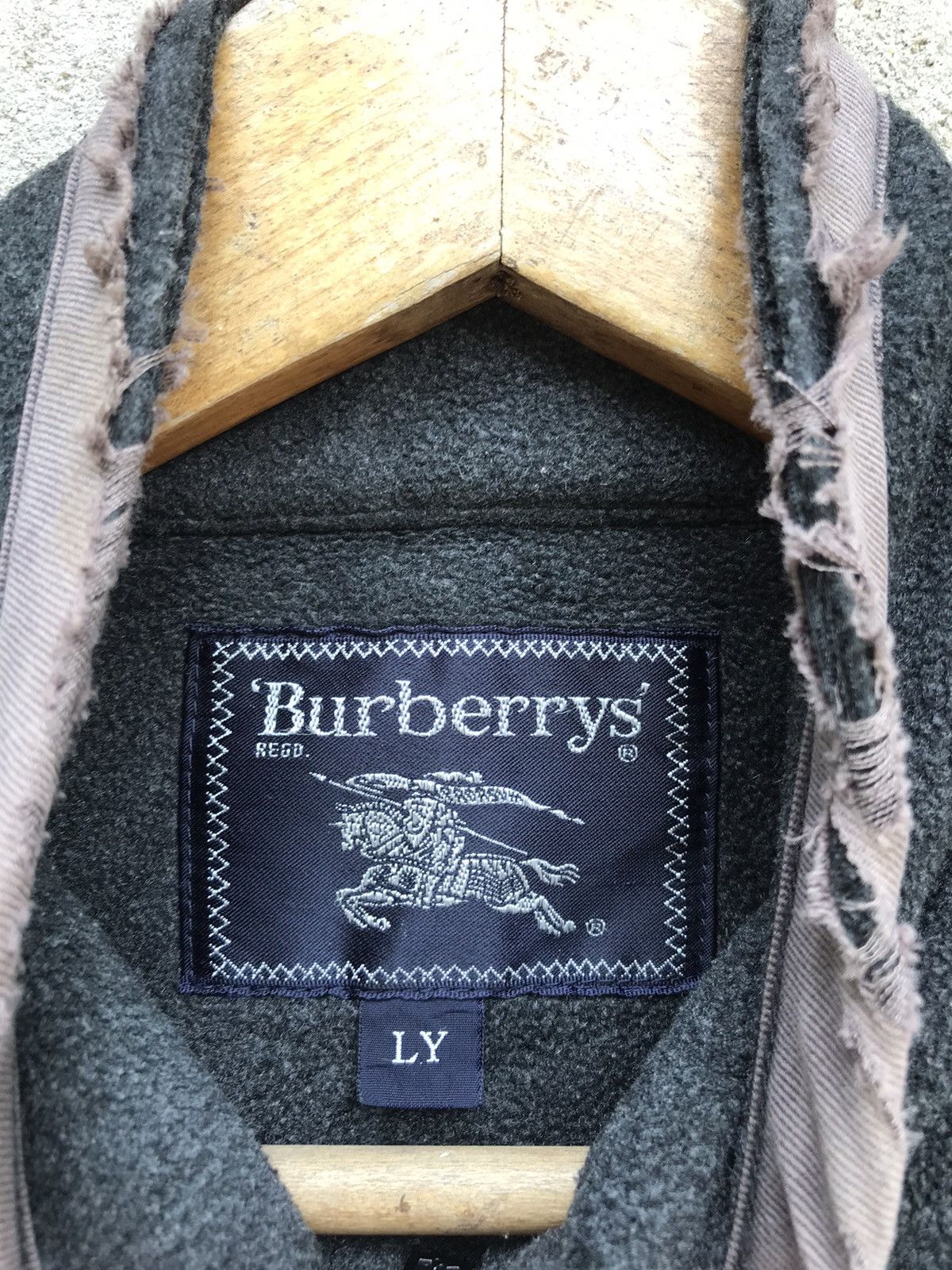 Burberry VINTAGE 90s BURBERRY SLEEVELESS JACKET Size US S / EU 44-46 / 1 - 7 Thumbnail