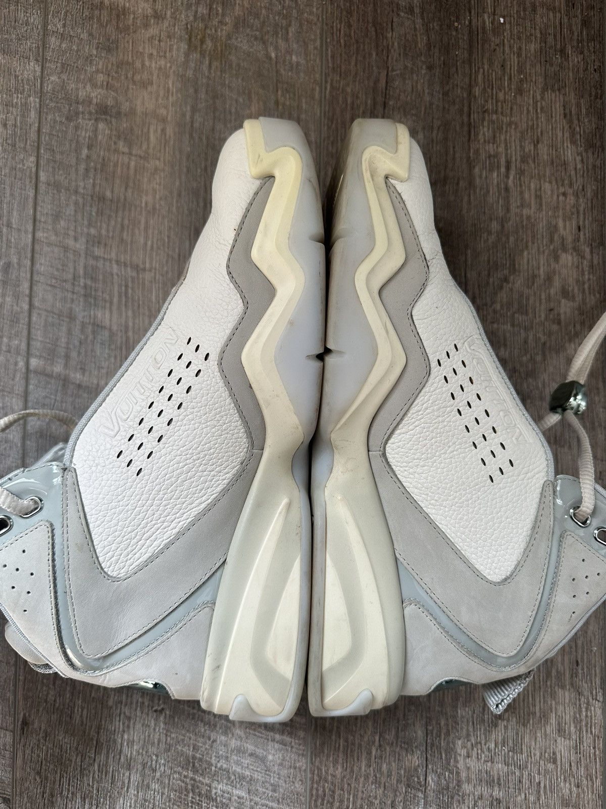 Louis Vuitton LOUIS VUITTON Trainer 2 Sneakers Size US 9 / EU 42 - 8 Thumbnail