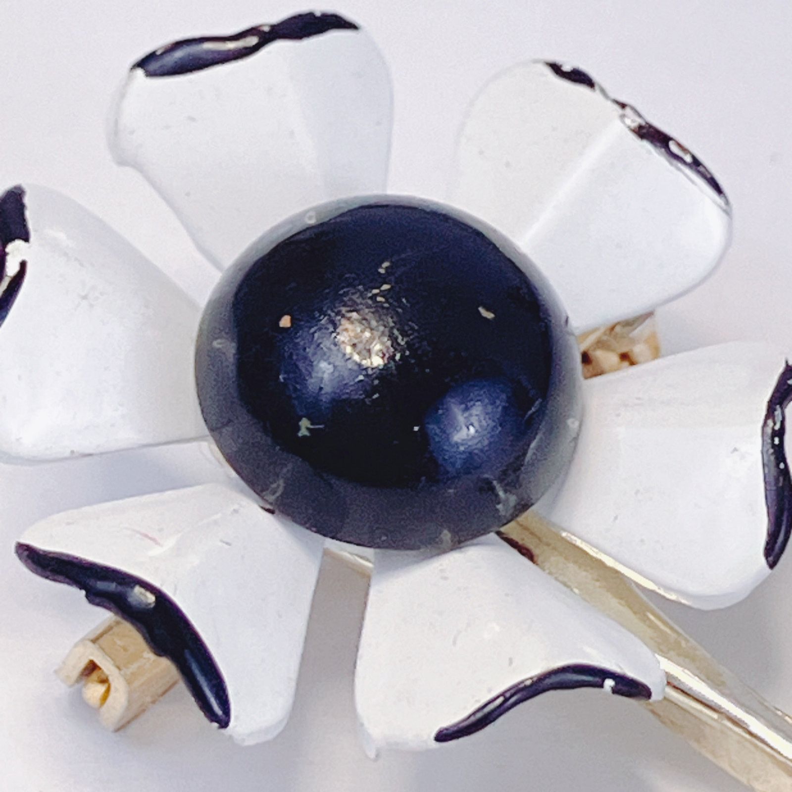 Vintage VTG 1960s Brooch Mod Enamel Flower Black White Size ONE SIZE - 3 Thumbnail