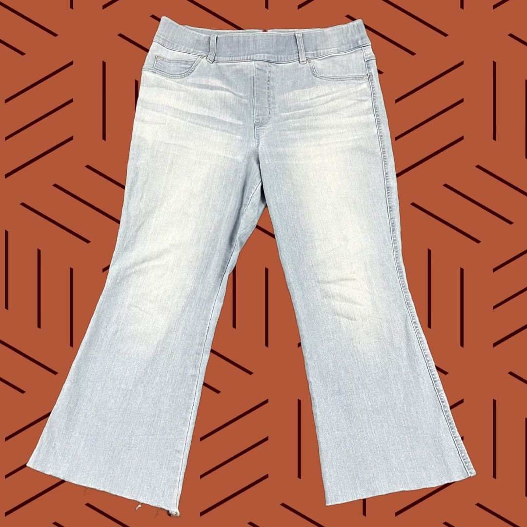 Spanx VINTAGE Spanx Jeans Womens Petite 1X Light Blue Denim Stretch Retro Pull On Raw Hem Pant Size 40" / US 18 - 1 Thumbnail