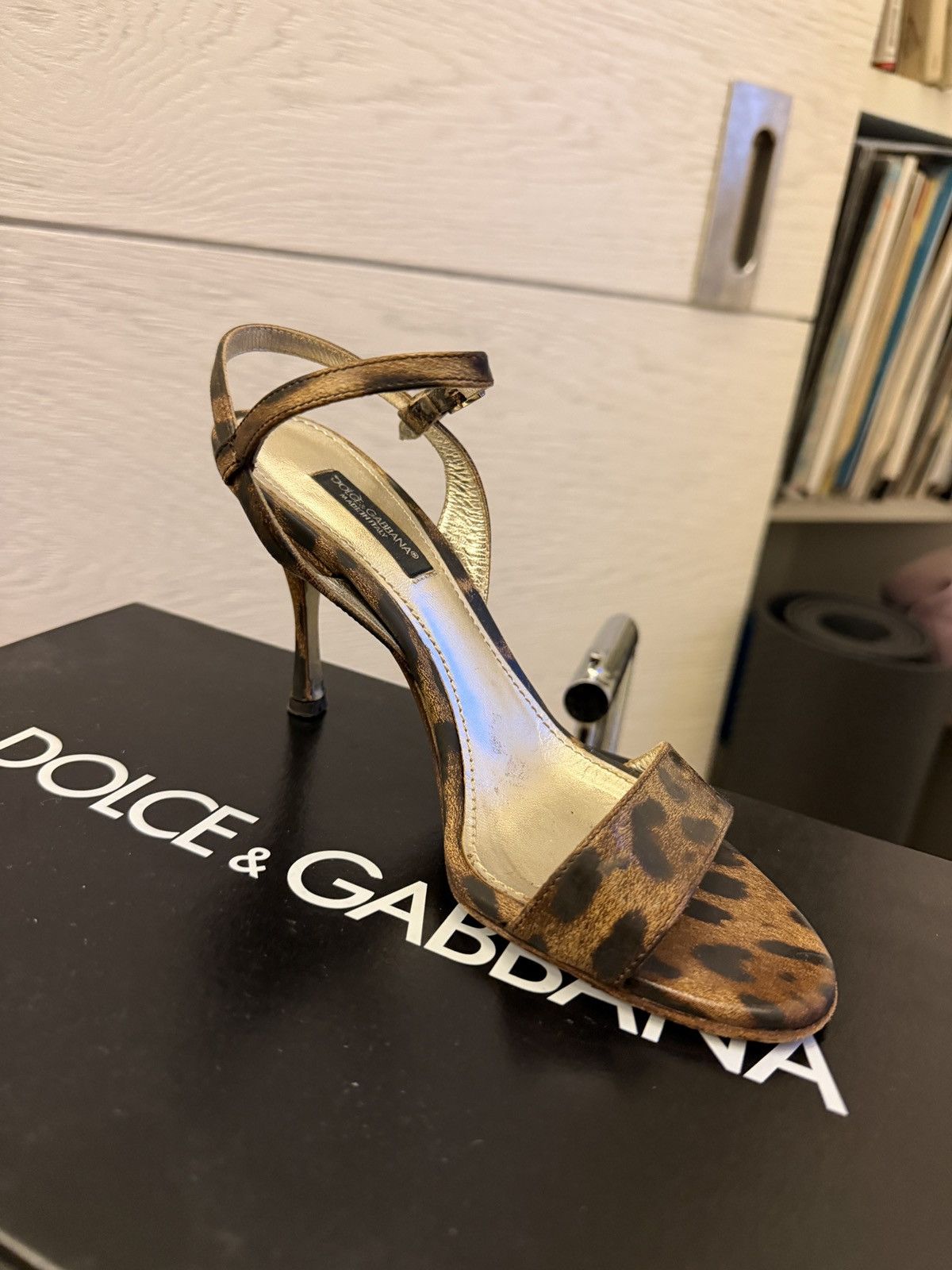 Dolce & Gabbana Dolce & Gabbana Leopard patent leather sandal Size US 5 / IT 35 - 5 Thumbnail