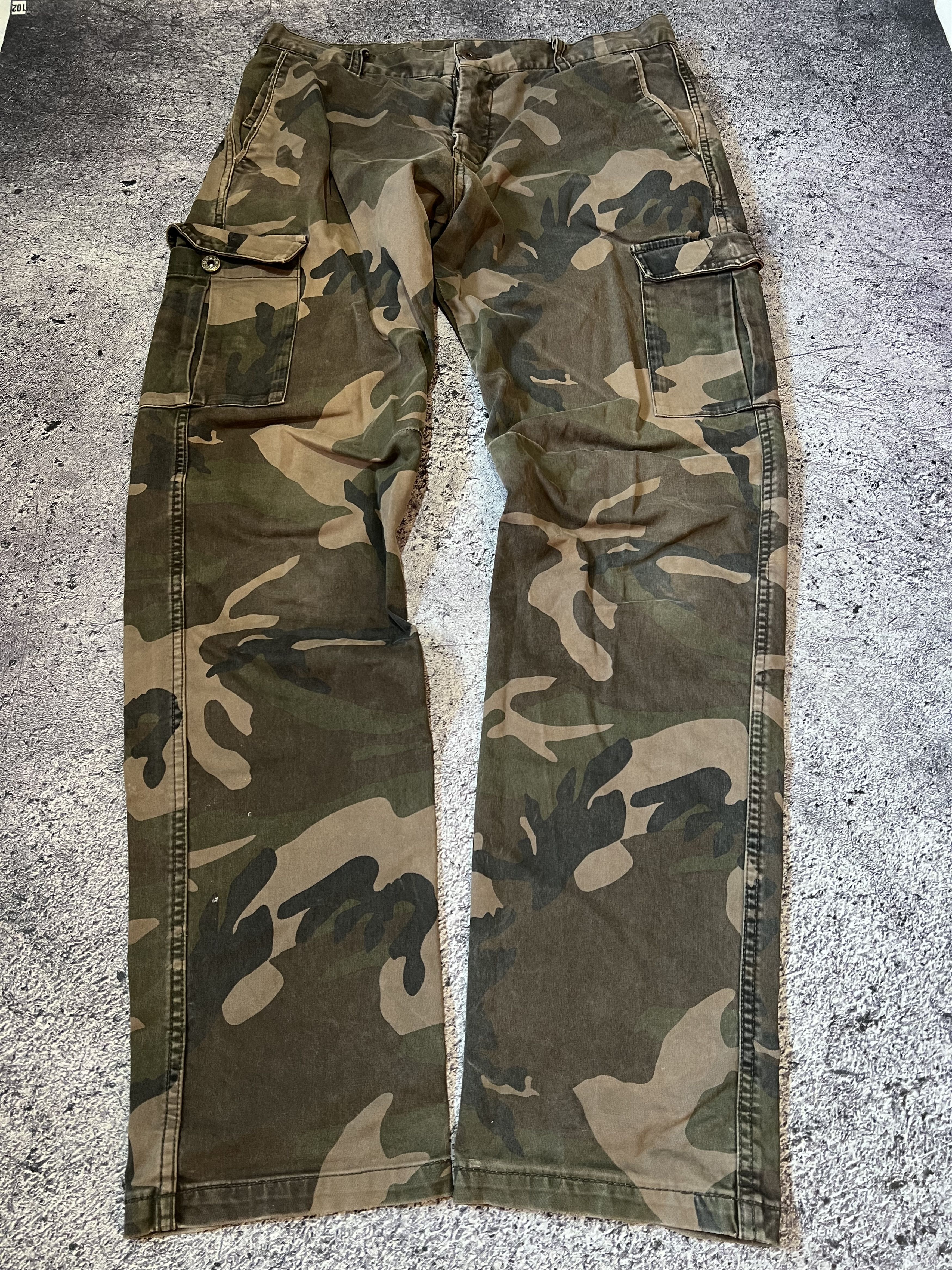 If Six Was Nine 2000s Global Work Camo Army OG Cargo Pants y2k Size US 32 / EU 48 - 1 Thumbnail