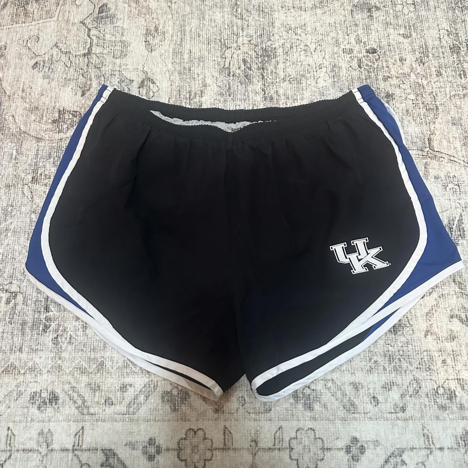 Designer women’s Athletic Shorts - University of Kentucky Size 40" / US 18 - 1 Thumbnail