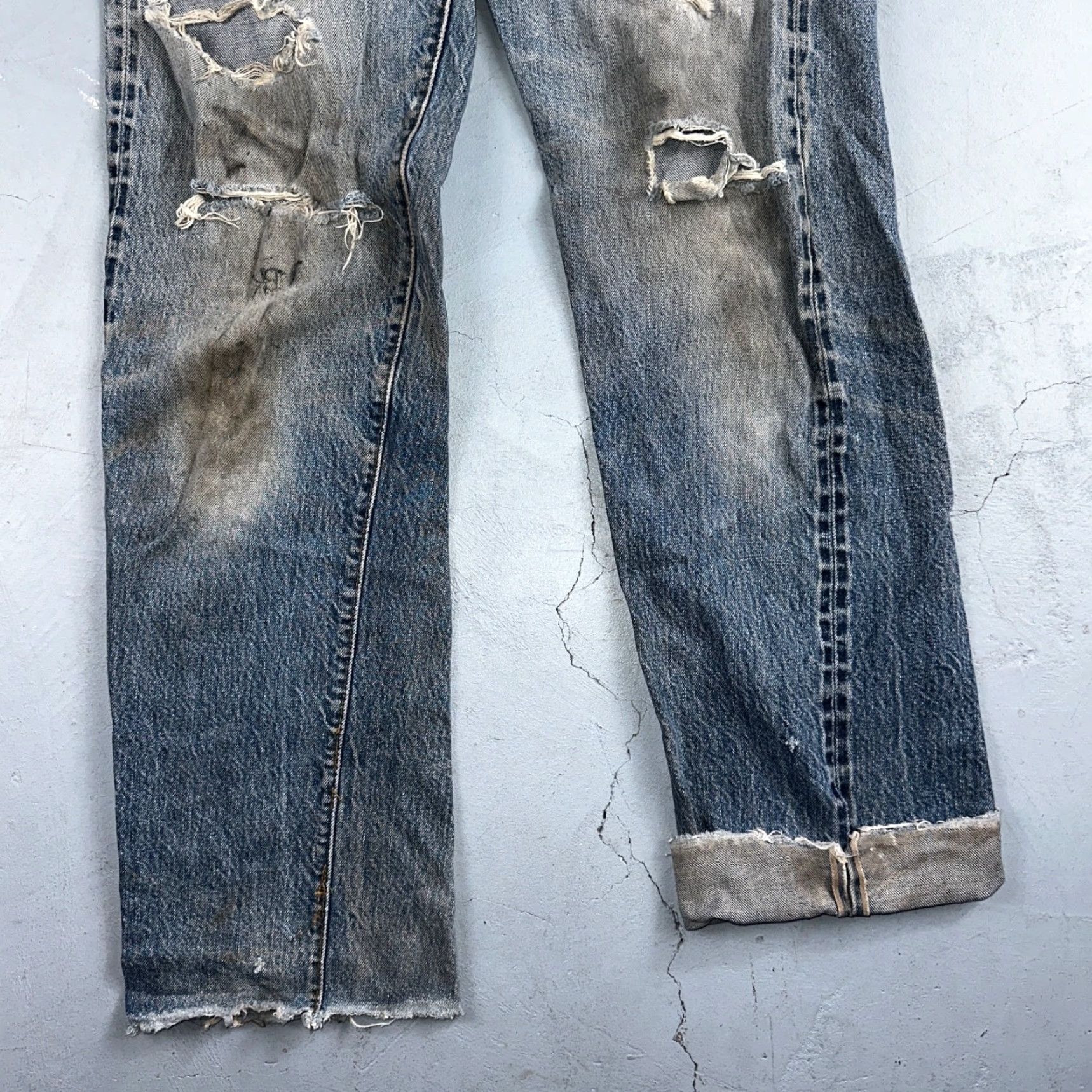 Levi's VINTAGE Levi's 501 Jeans Men's Regular Fit Mid Rise Straight Denim Light Wash Distressed 80s USA 32x36 Size US 32 / EU 48 - 3 Thumbnail