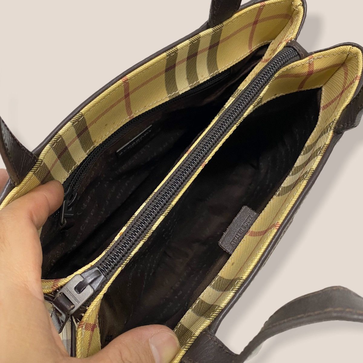 Burberry ‼️LASTDROP‼️ AUTHENTIC BURBERRY NOVA CHECK HANDBAG Size ONE SIZE - 9 Thumbnail