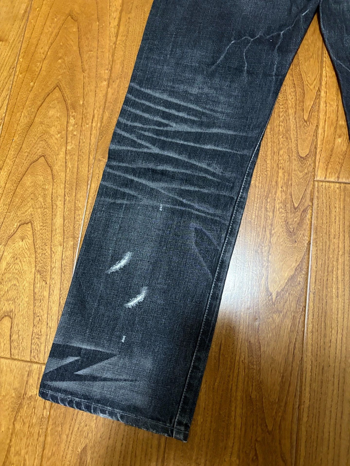 Neighborhood Neighborhood 05 Lightning Wash Distressed Jeans S Near New Size US 29 - 5 Thumbnail