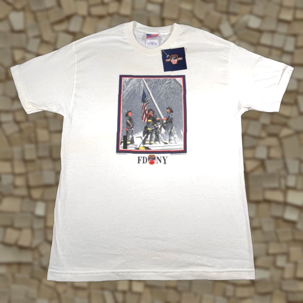 Vintage VINTAGE FDNY Shirt Adult LARGE White Fire Department Flag 911 USA Deadstock Y2K Size US L / EU 52-54 / 3 - 1 Thumbnail