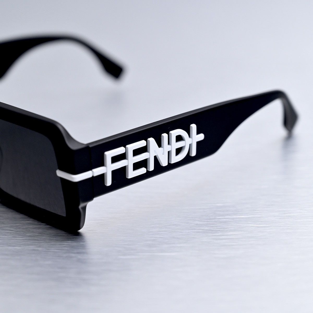 Fendi FENDI GRAPHY FE40073U 02A SUNGLASSES Size ONE SIZE - 3 Thumbnail