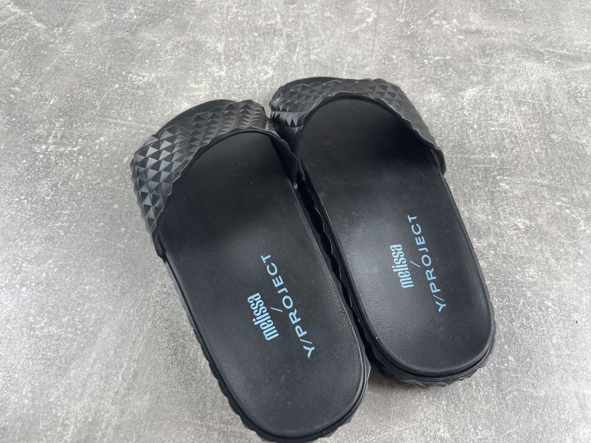 Melissa × Y/Project Melisa Y Project Avant Garde Black Leather Ruber Flip Flop Size US 7 / IT 37 - 9 Thumbnail
