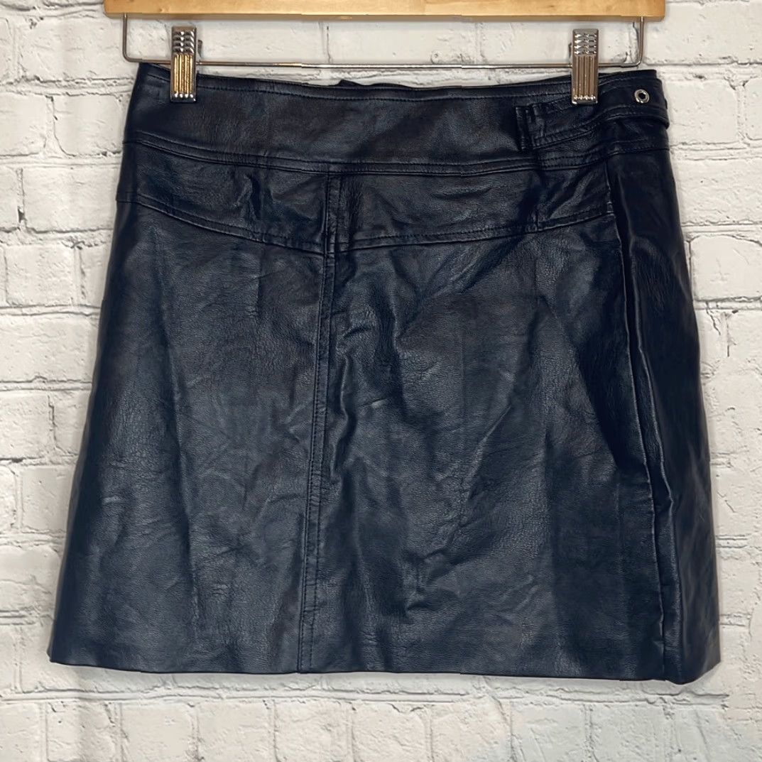 Vintage Amaryllis Skirt Women XS Black Faux Leather Mini Zip up Buckle Short Size 26" / US 2 / IT 38 - 4 Thumbnail