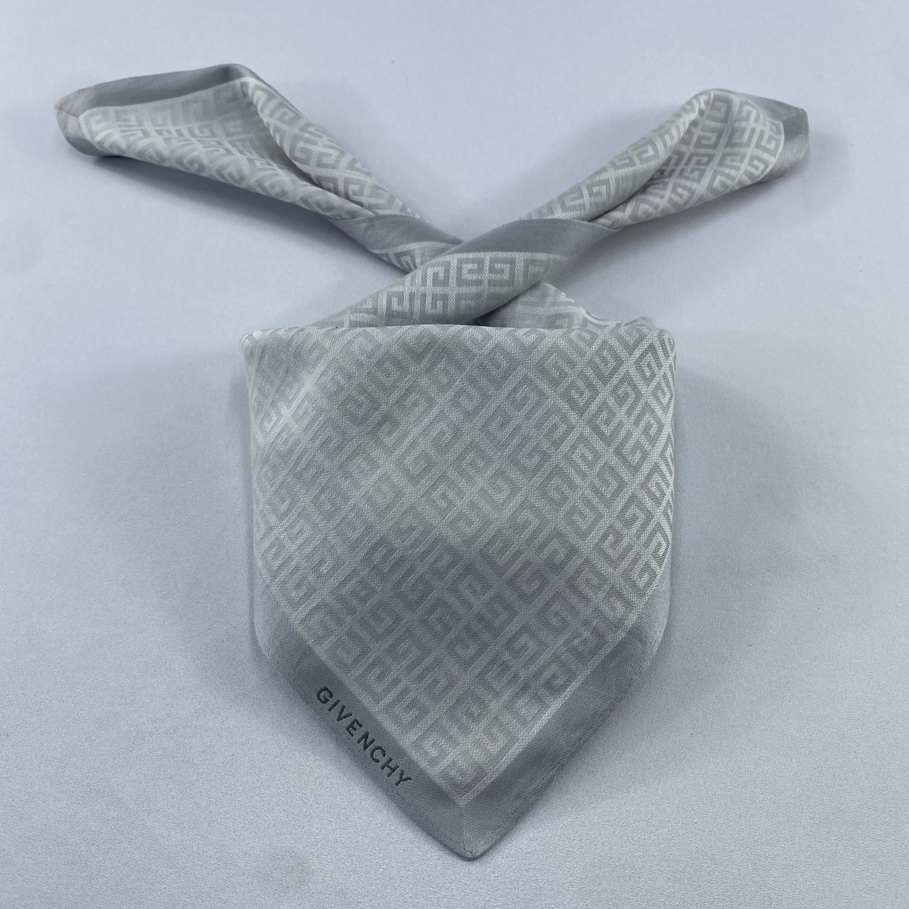 Vintage Givenchy Handkerchief / Bandana / Neckerchief C858 Size ONE SIZE - 1 Thumbnail