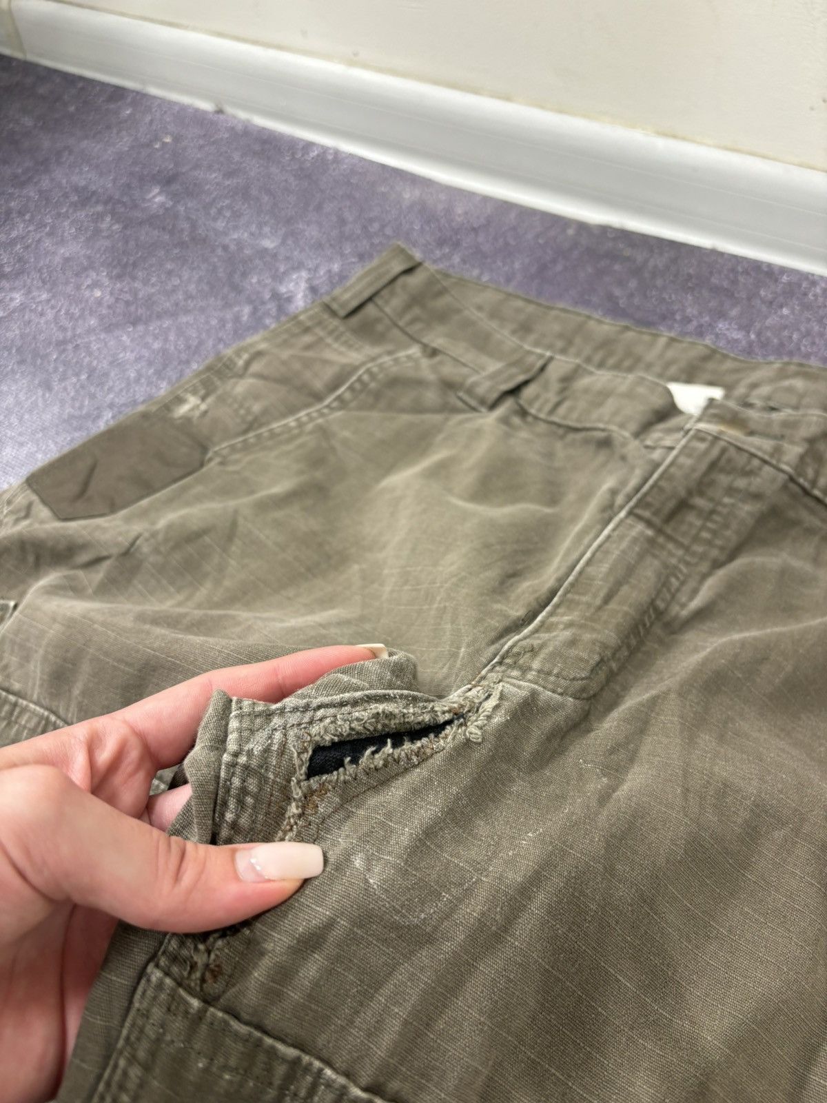Carhartt Vintage Carhartt Y2K Khaki Workwear Hype Baggy Cargo Pants Size US 40 / EU 56 - 17 Thumbnail