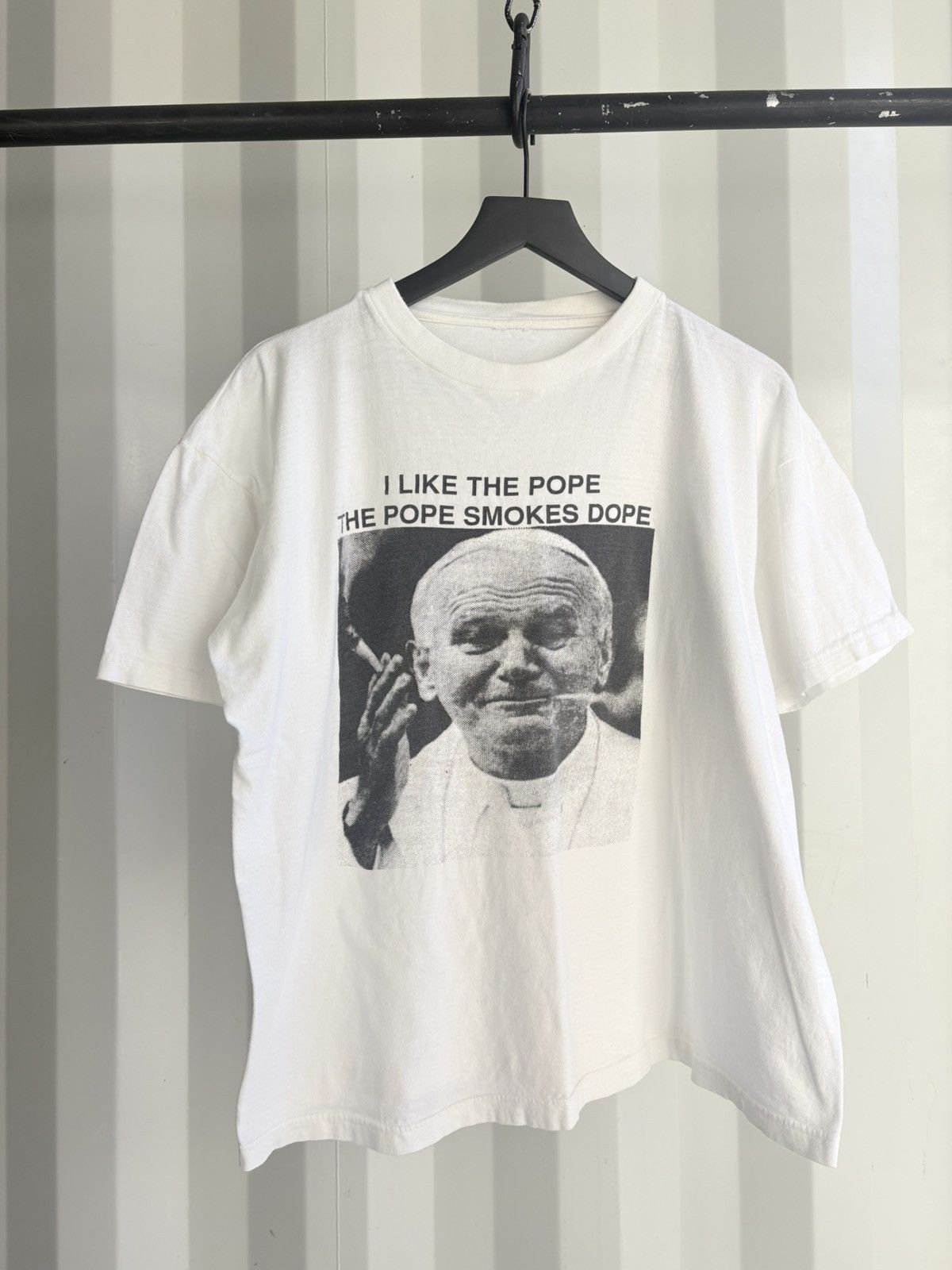 Vintage Vintage Pope Smokes Dope Shirt Distressed Faded Grunge Band Size US L / EU 52-54 / 3 - 1 Thumbnail