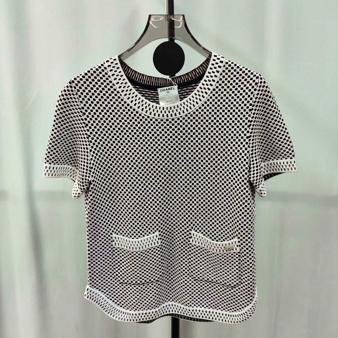 Chanel Chanel Red Button Up 34 Women Size XS / US 0-2 / IT 36-38 - 1 Thumbnail