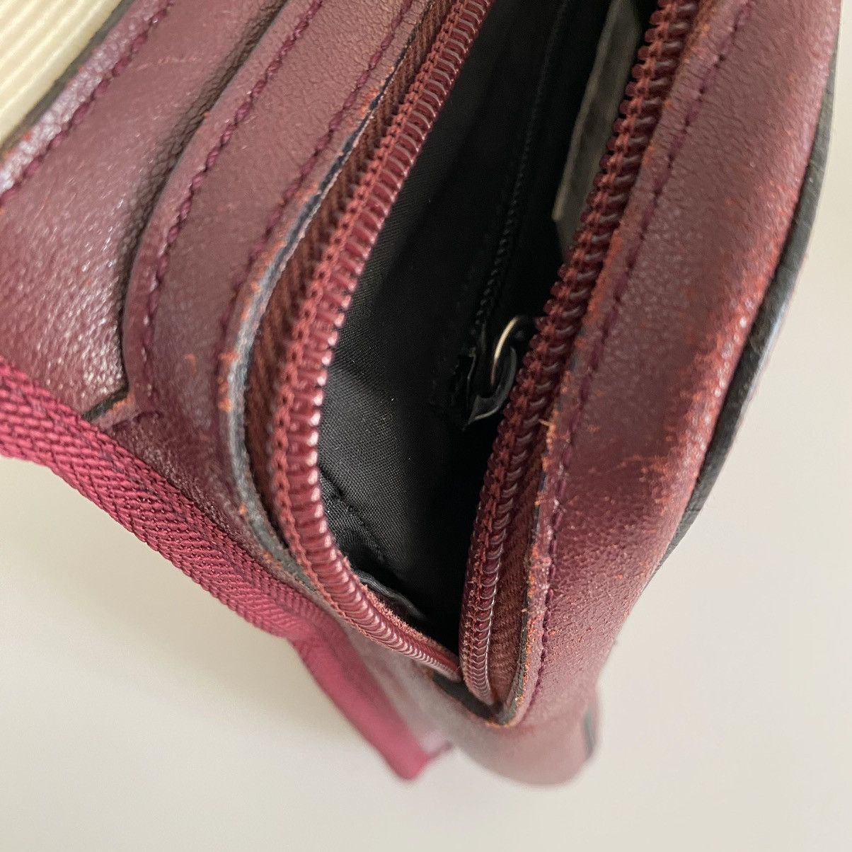 Miu Miu × Vintage Miu Miu 1999 FW Burgundy Leather Crossbody Bag Size ONE SIZE - 6 Thumbnail