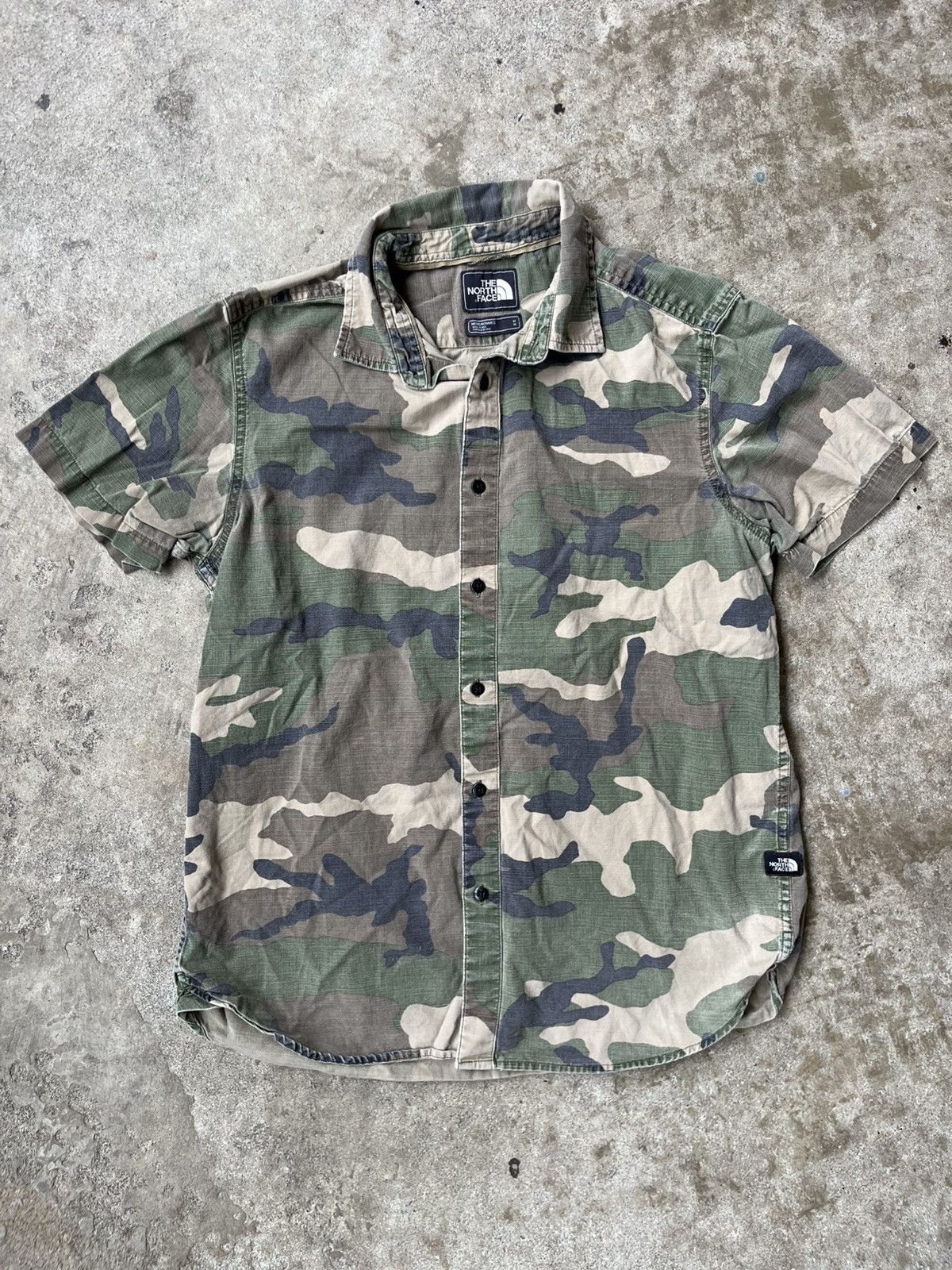 The North Face Vintage The North Face Camouflage Button Up Size US M / EU 48-50 / 2 - 1 Thumbnail
