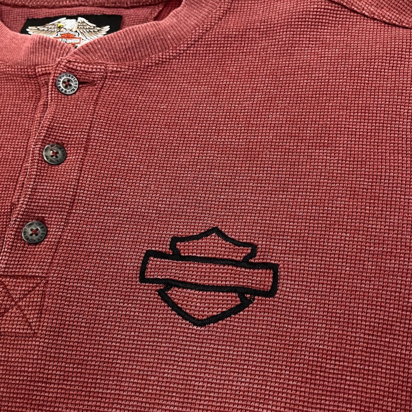 Harley Davidson VINTAGE Harley-Davidson Shirt Mens Large Red Thermal Knit Henley Embroidered Biker Y2K Size US L / EU 52-54 / 3 - 4 Thumbnail
