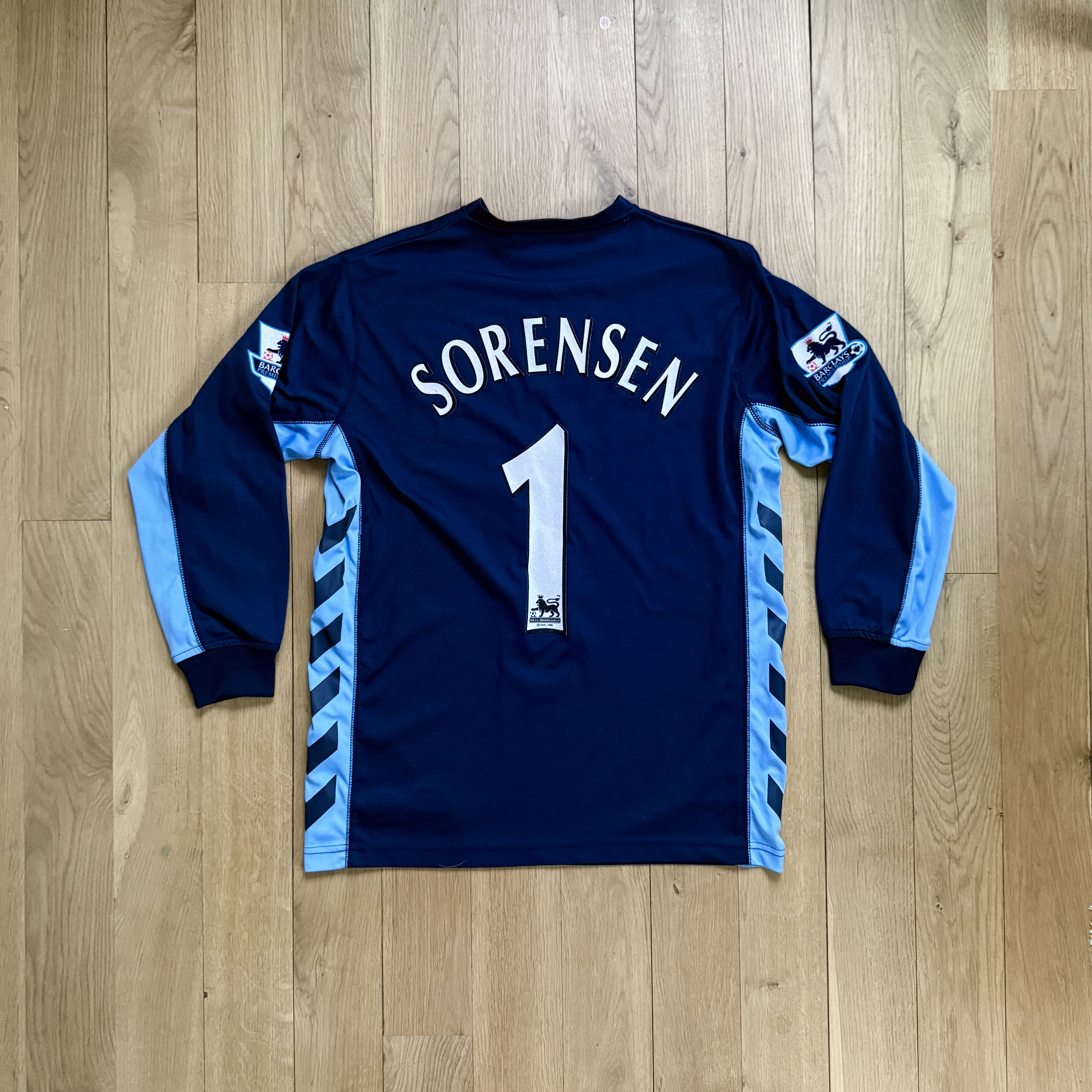 Hummel Thomas Sorensen Aston Villa 2005 Away Football Shirt XS Size US XS / EU 42 / 0 - 1 Thumbnail
