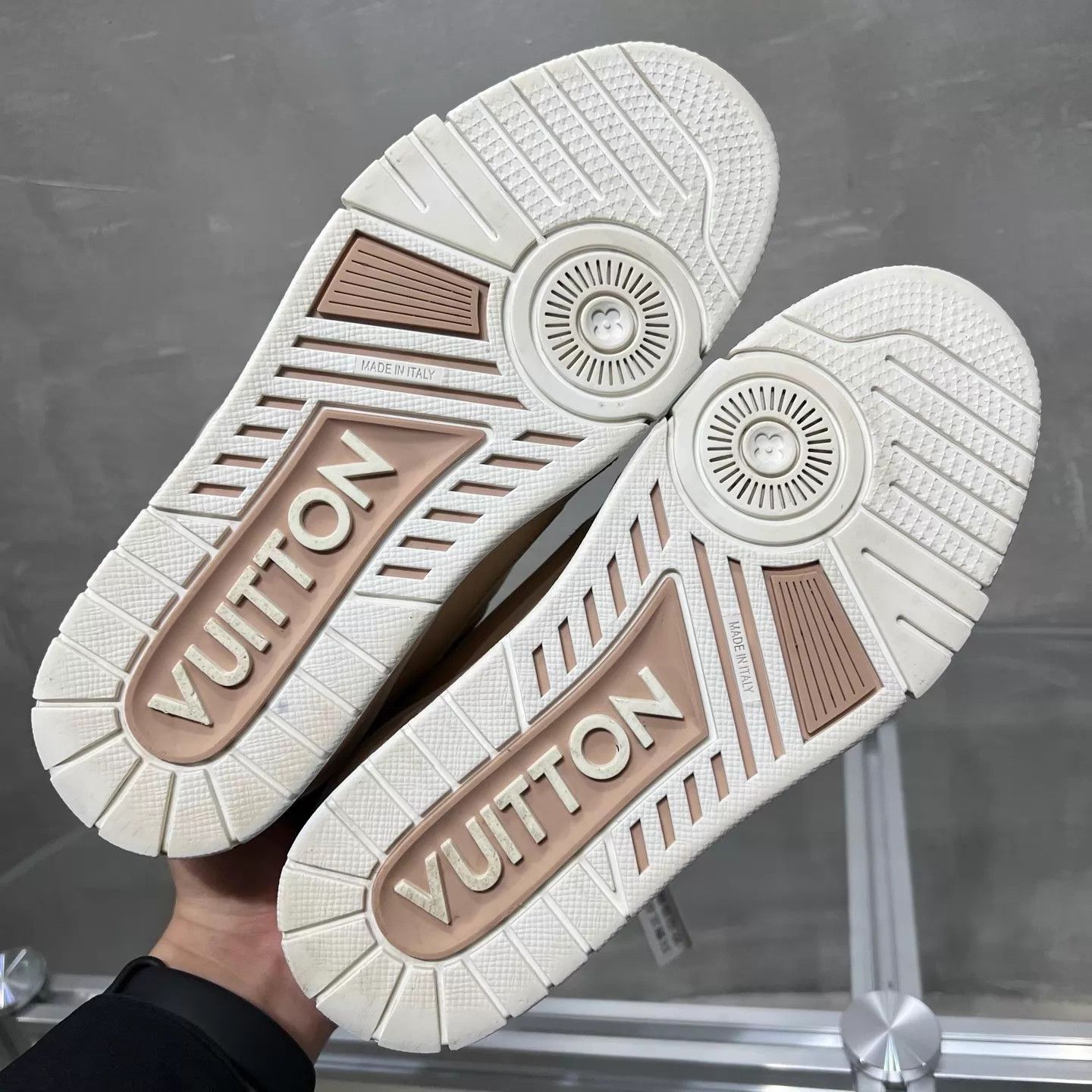 Louis Vuitton LV Trainer White Pink 38.5 Size US 8 / IT 38 - 7 Thumbnail