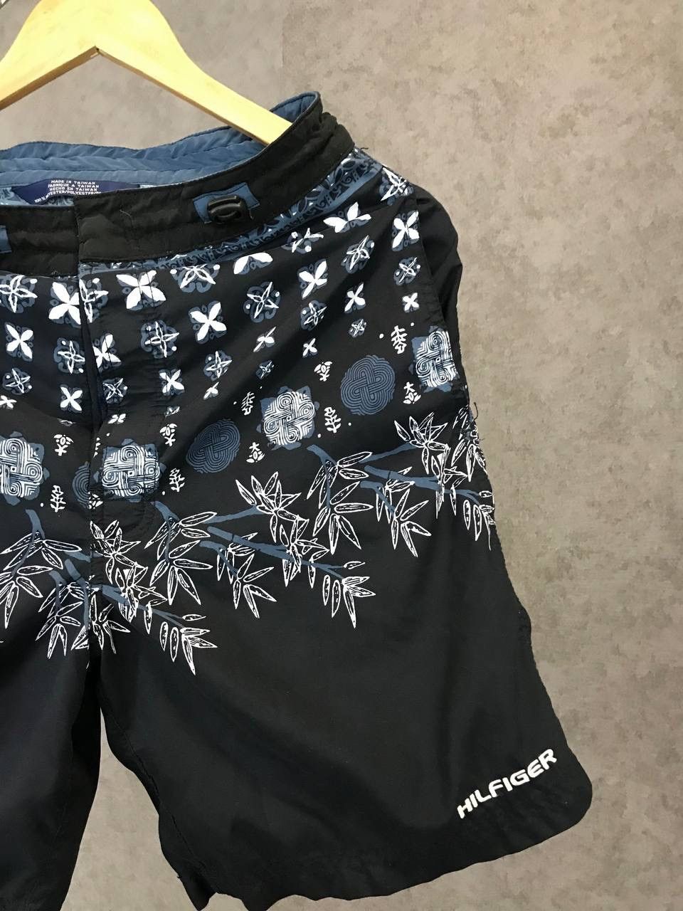 Tommy Hilfiger × Vintage Tommy Hilfiger vintage art shorts Size US 29 - 2 Thumbnail