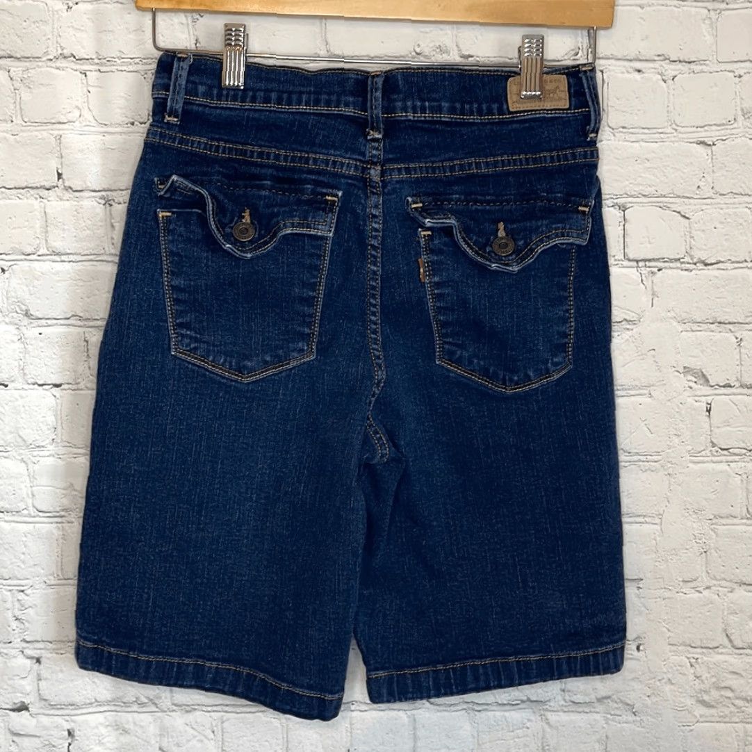 Levi's VINTAGE Levi’s 512 San Francisco Bermuda Jeans Shorts Women size 8 Blue Slimming Perfectly Slimming Size 30" / US 8 / IT 44 - 5 Thumbnail