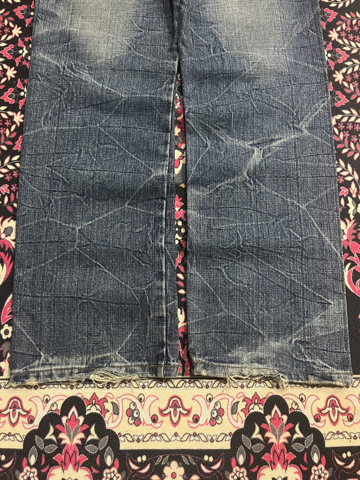 Le Grande Bleu (L.G.B.) Vintage African Taro Shattered Double Waist Distressed Jeans Size US 31 - 11 Thumbnail