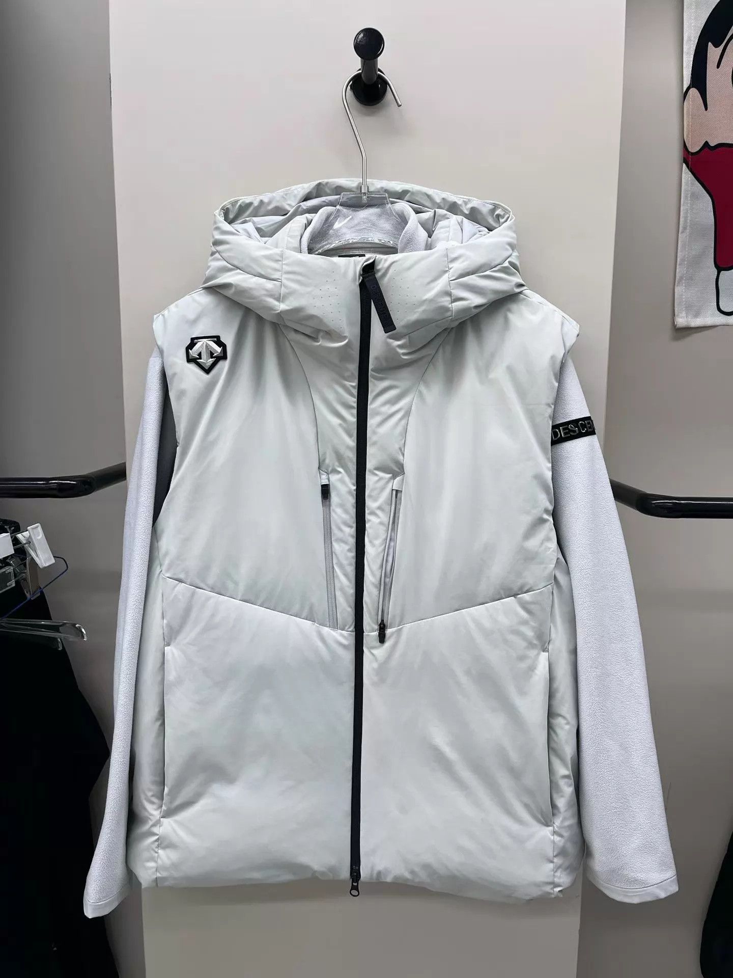 Descente DESCENTE 3-in-1 Down Vest XXL FNN dbw053321 Size US XXL / EU 58 / 5 - 1 Thumbnail