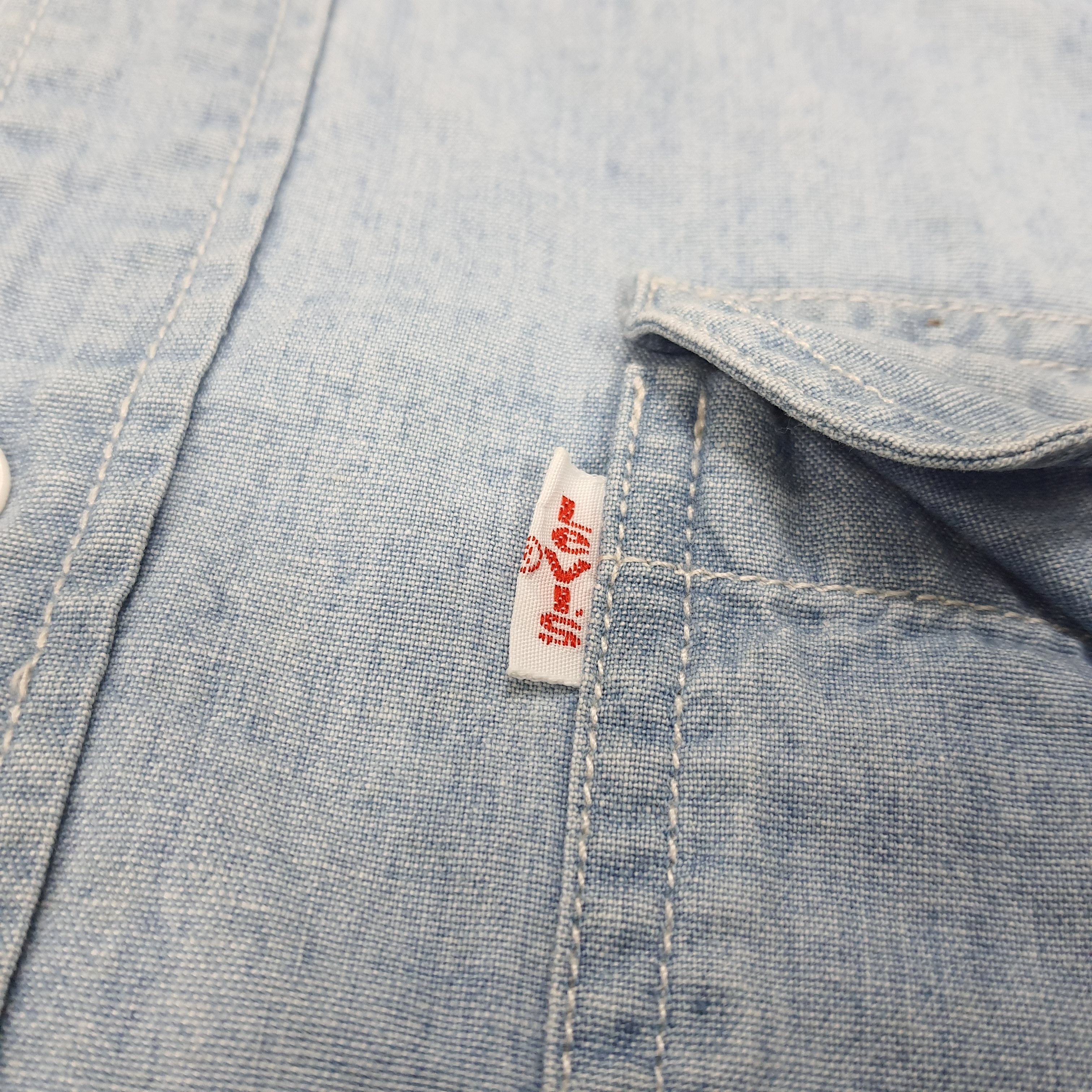 Levi's × Vintage Vintage Levi's Jeans for Women Button Up Shirt Size M / US 6-8 / IT 42-44 - 6 Thumbnail