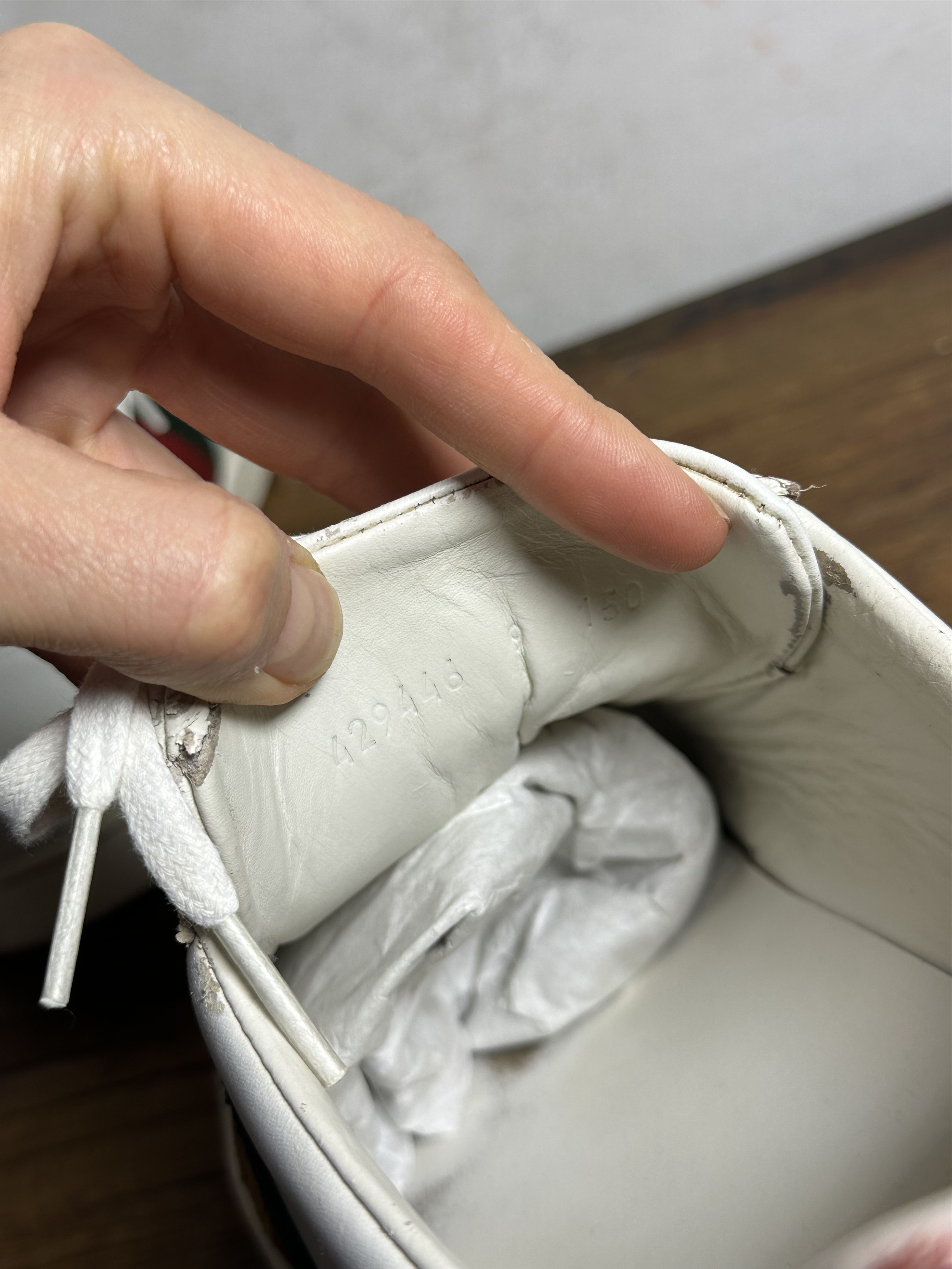 Gucci Gucci Ace Embroidered Bees Leather Sneaker White Navy Size US 9 / EU 42 - 11 Thumbnail