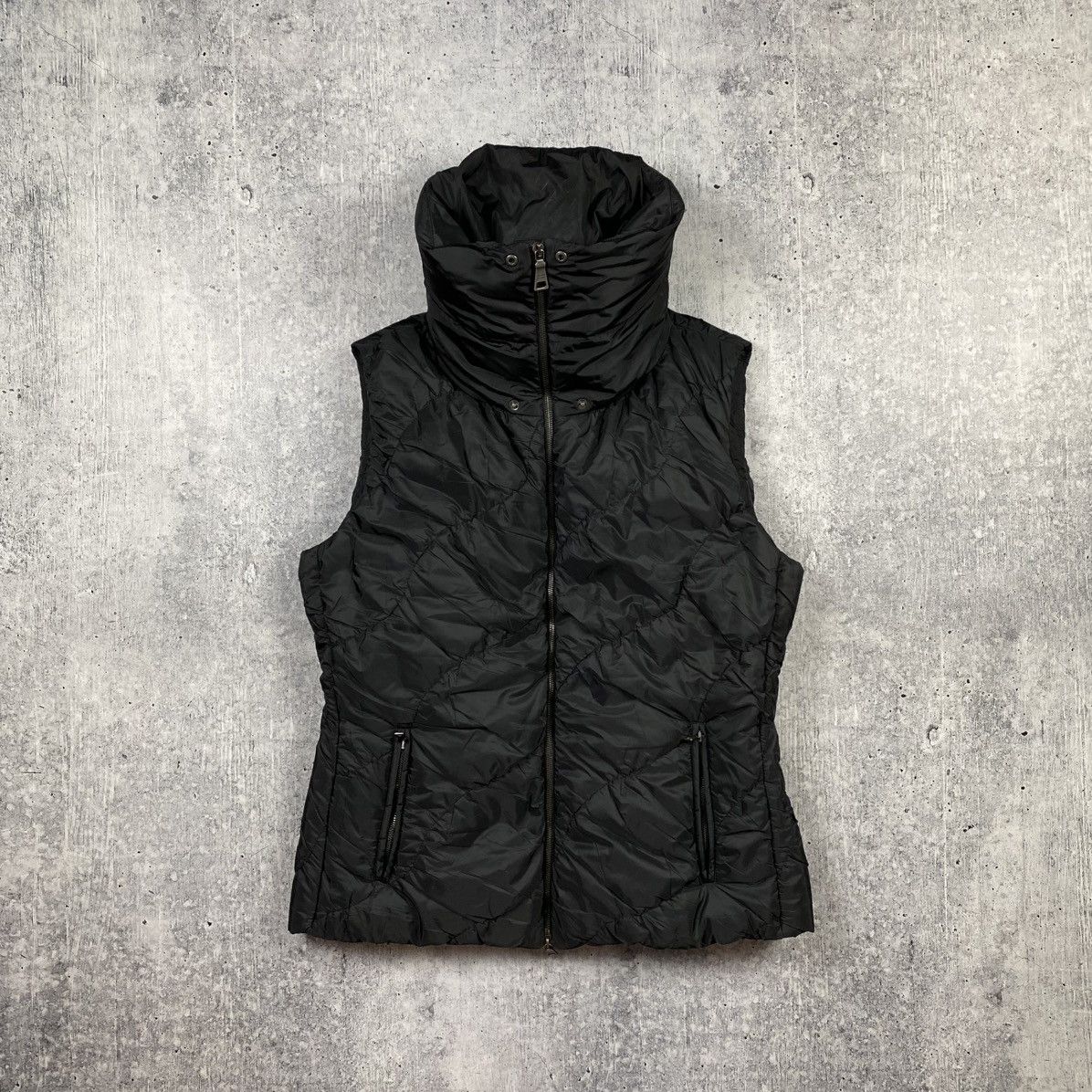 Prada ❗️RARE❗️Prada Nylon Down Vest Luxury Style Black Women Size 46 Size L / US 10 / IT 46 - 9 Thumbnail