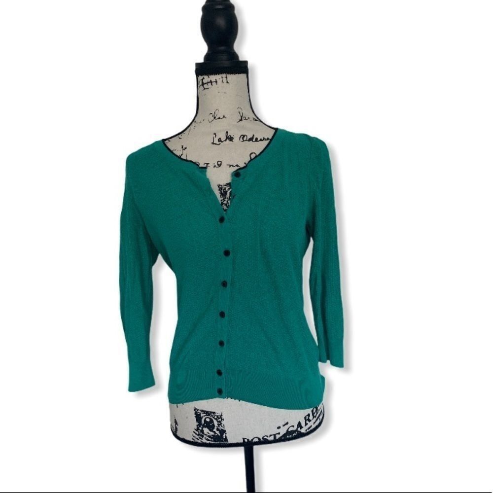 H&M H&M Button Front Lightweight Textured Top | Size M Size M / US 6-8 / IT 42-44 - 2 Thumbnail