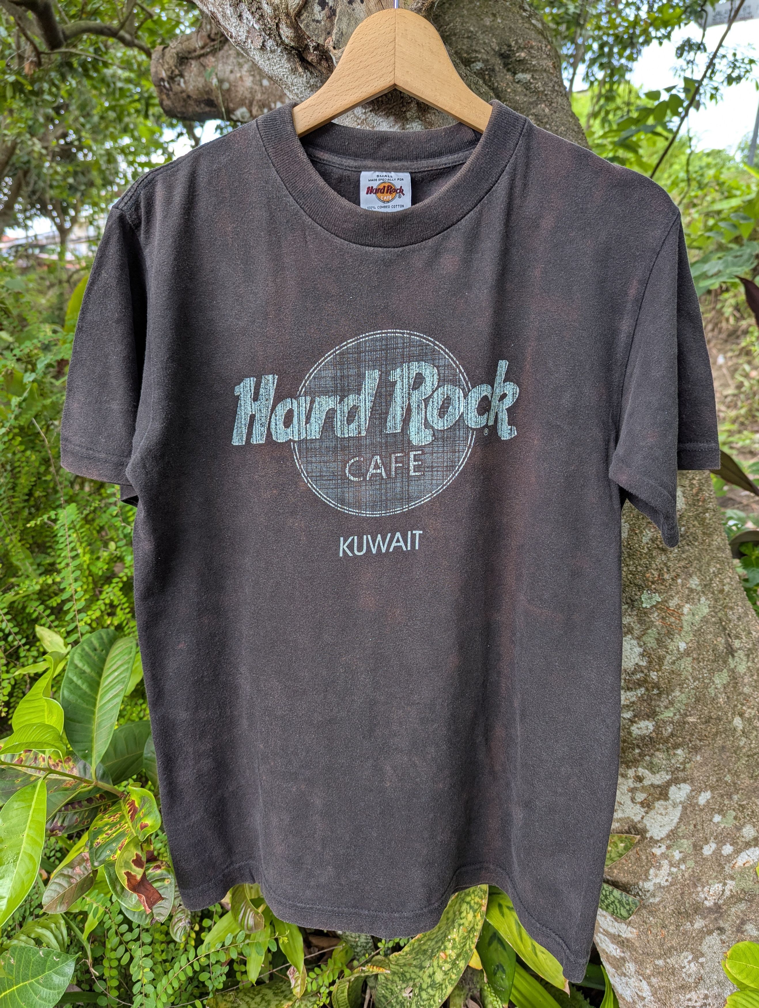 Hard Rock Cafe Distressed Hard Rock Cafe Logo Kuwait Sunfaded Tshirt Size US S / EU 44-46 / 1 - 1 Thumbnail