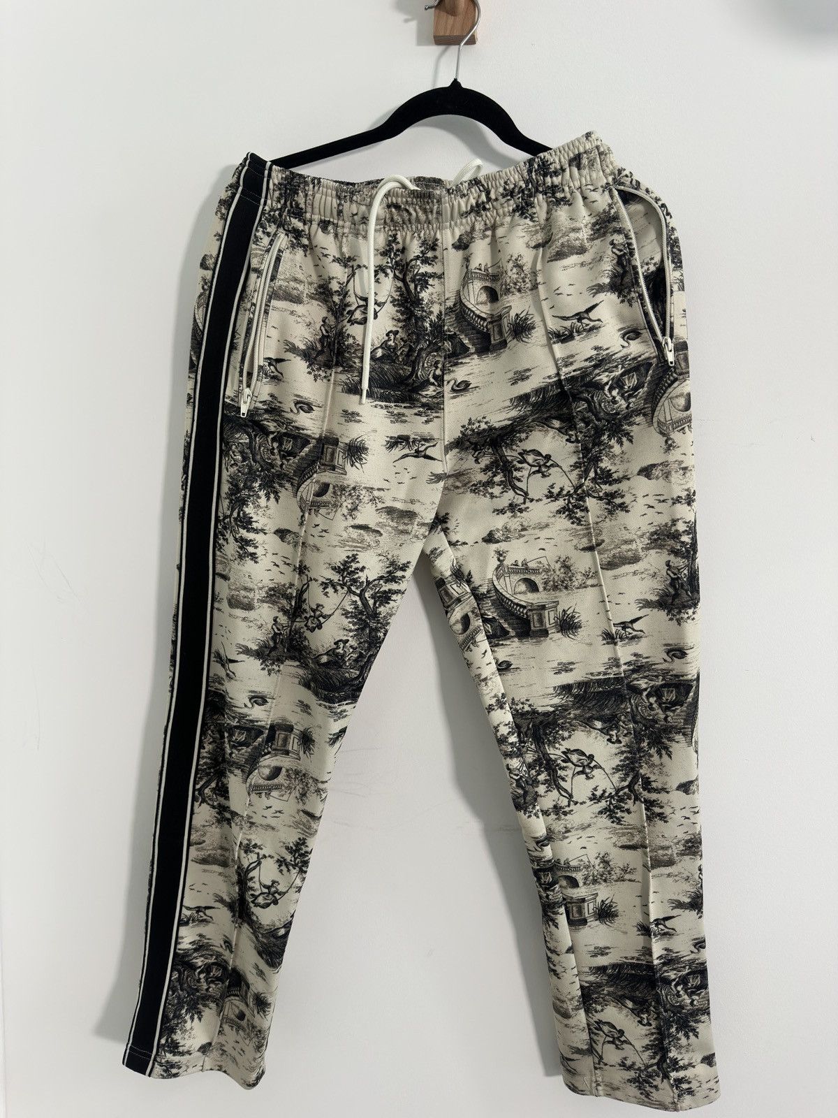 Urban Outfitters Urban outfitters sweatpants Size US 32 / EU 48 - 2 Thumbnail