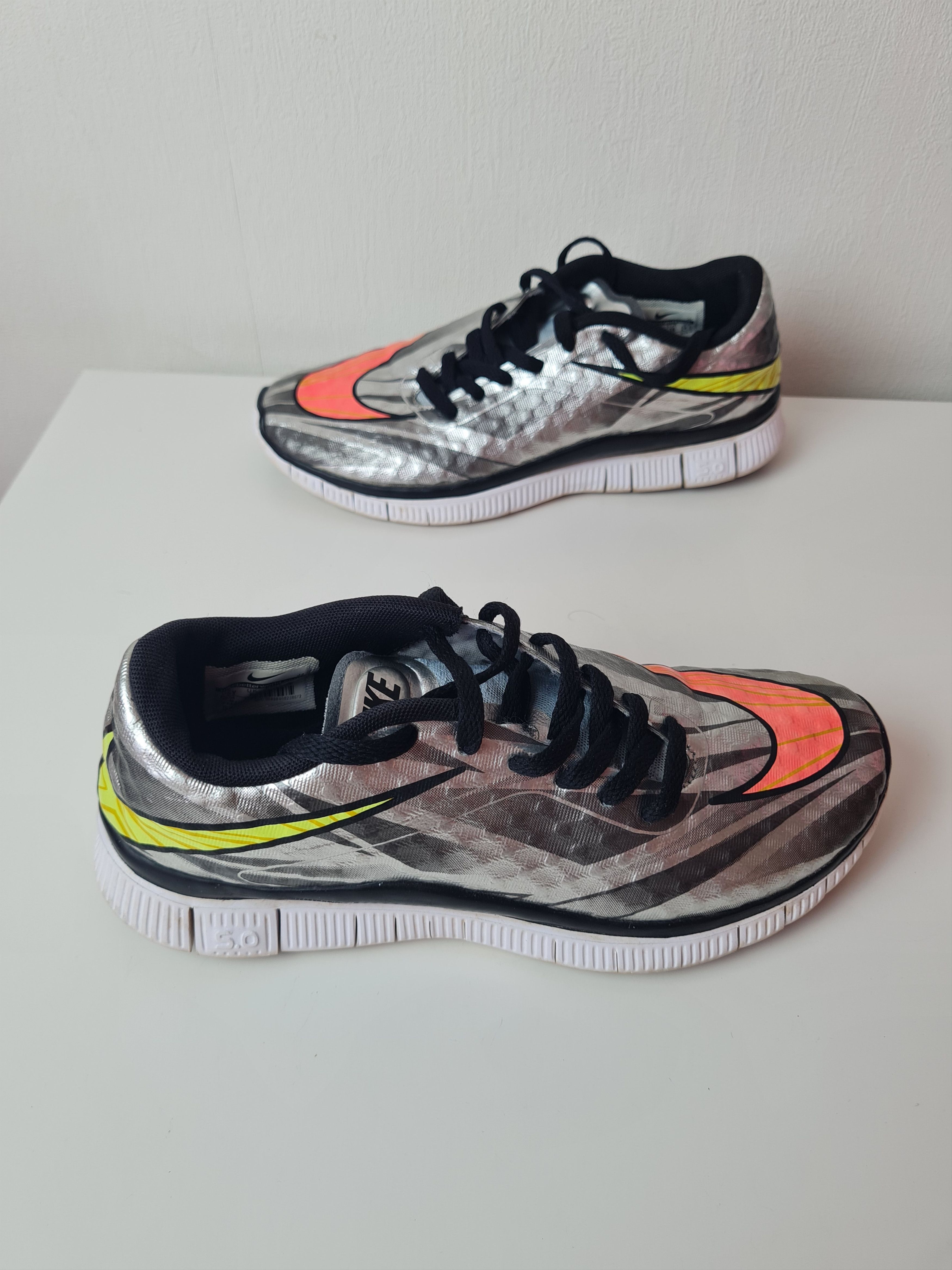 Nike Nike free hypervenom (GS) trainers 705390 002 sneakers shoes Size US 6 / EU 39 - 15 Thumbnail