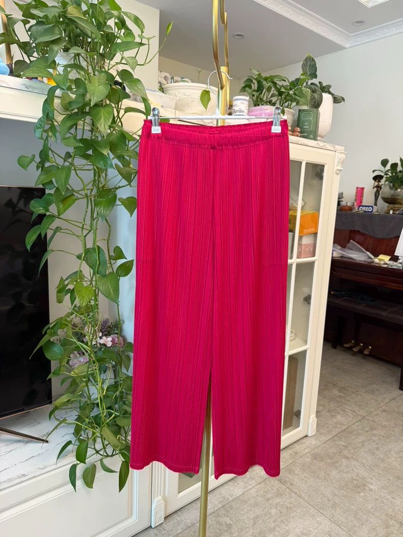 Issey Miyake Issey Miyake size:2 Red pleated straight-leg pants Size 31" - 1 Thumbnail