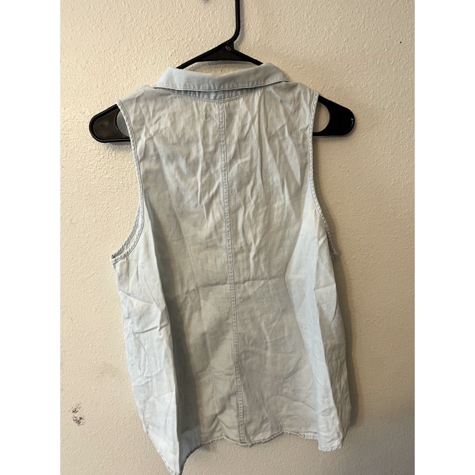 American Eagle Outfitters VINTAGE American Eagle Outfitters Button-Up Shirt Adult Women Large Blue Sleeveless Chambray Lace Detail 90s Concert Womens Size L / US 10 / IT 46 - 2 Thumbnail