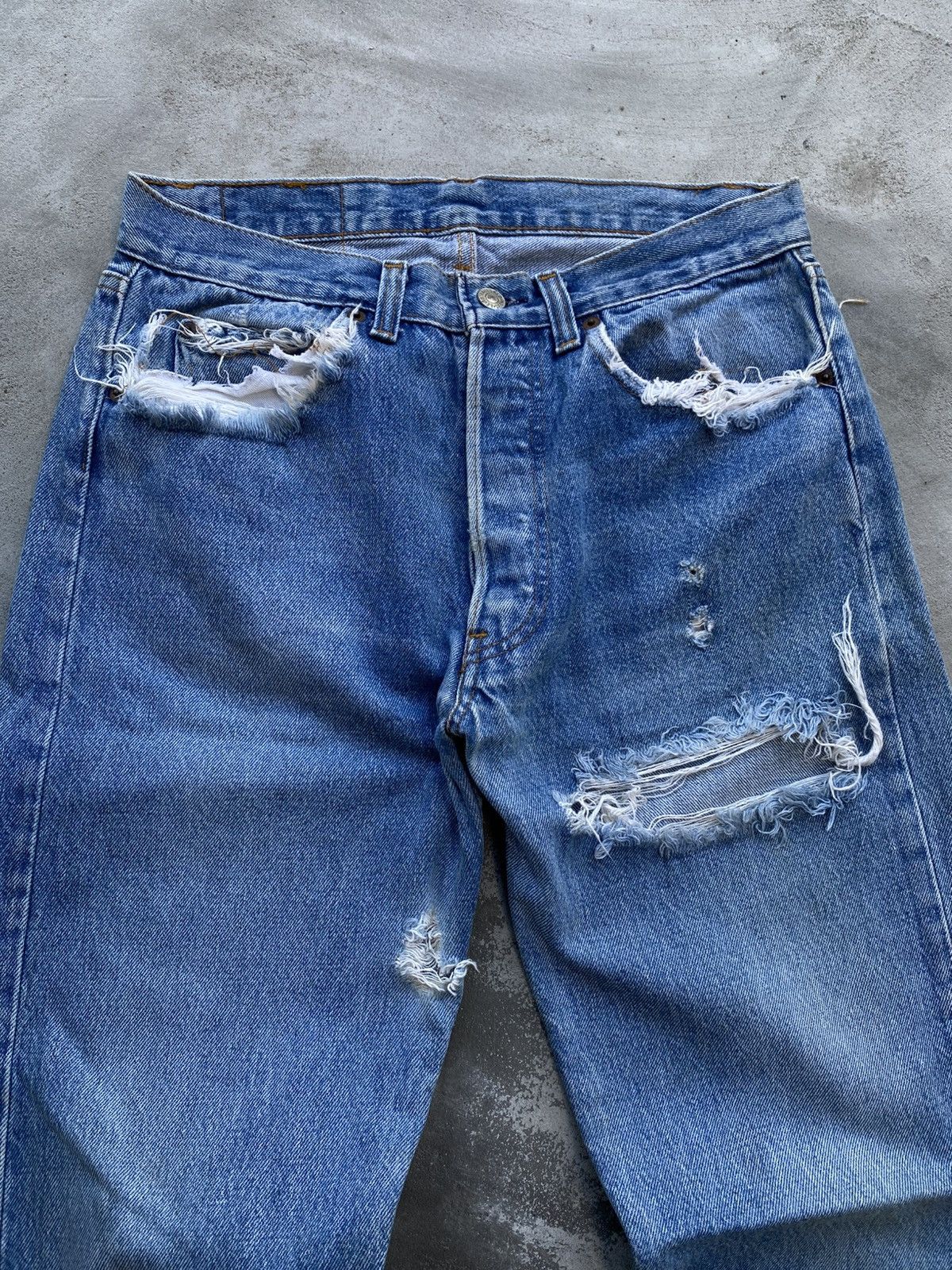 Levi's Vintage Clothing VINTAGE LEVI’S 501 DISTRESSED Size US 31 - 5 Thumbnail