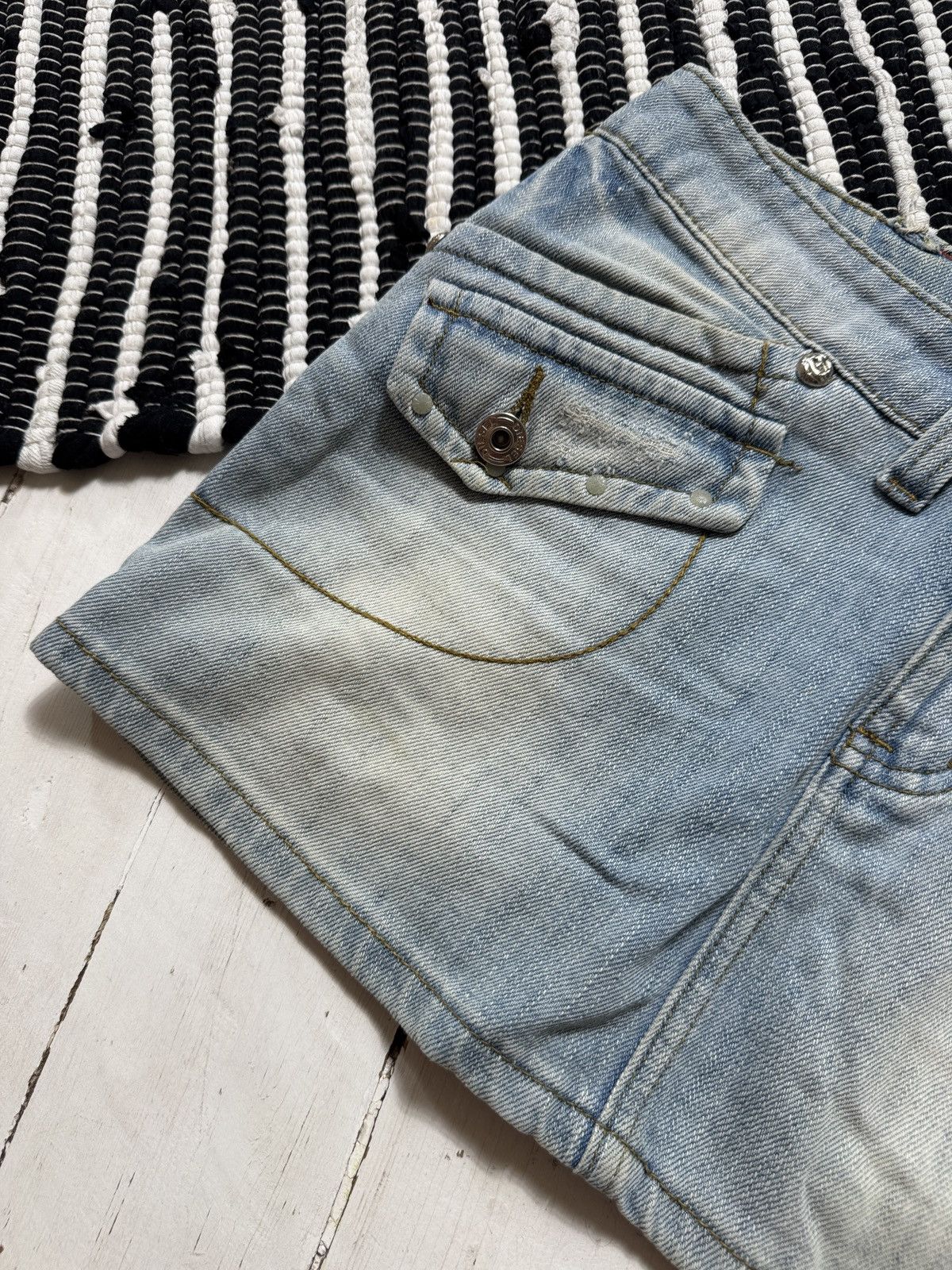 Diesel VINTAGE DIESEL 2000s BIG LOGO MINI DENIM SKIRT Size 26" / US 2 / IT 38 - 7 Thumbnail