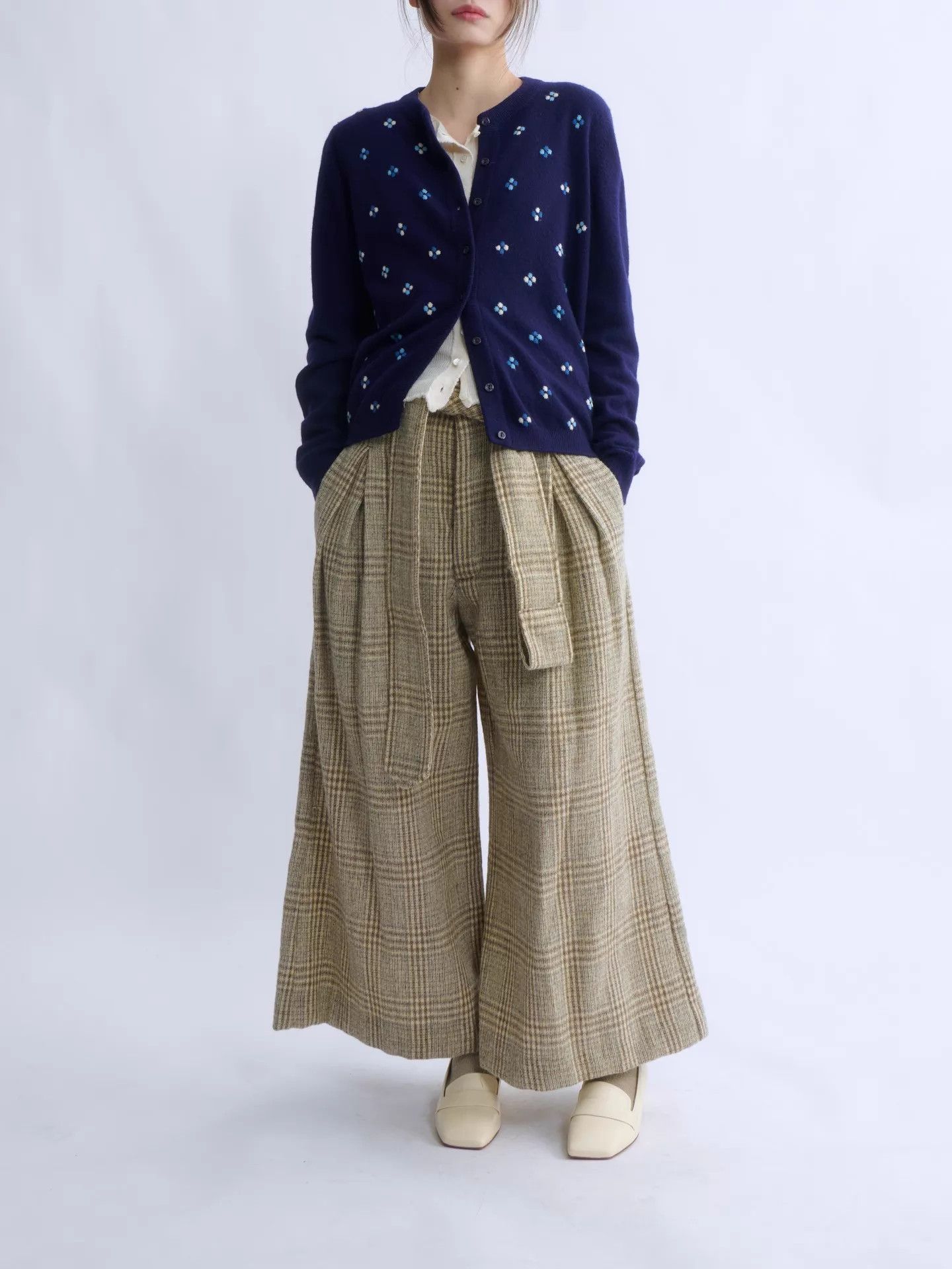 Ballantyne Vintage Ballantyne Navy Floral Cashmere Cardigan Size ONE SIZE - 5 Thumbnail