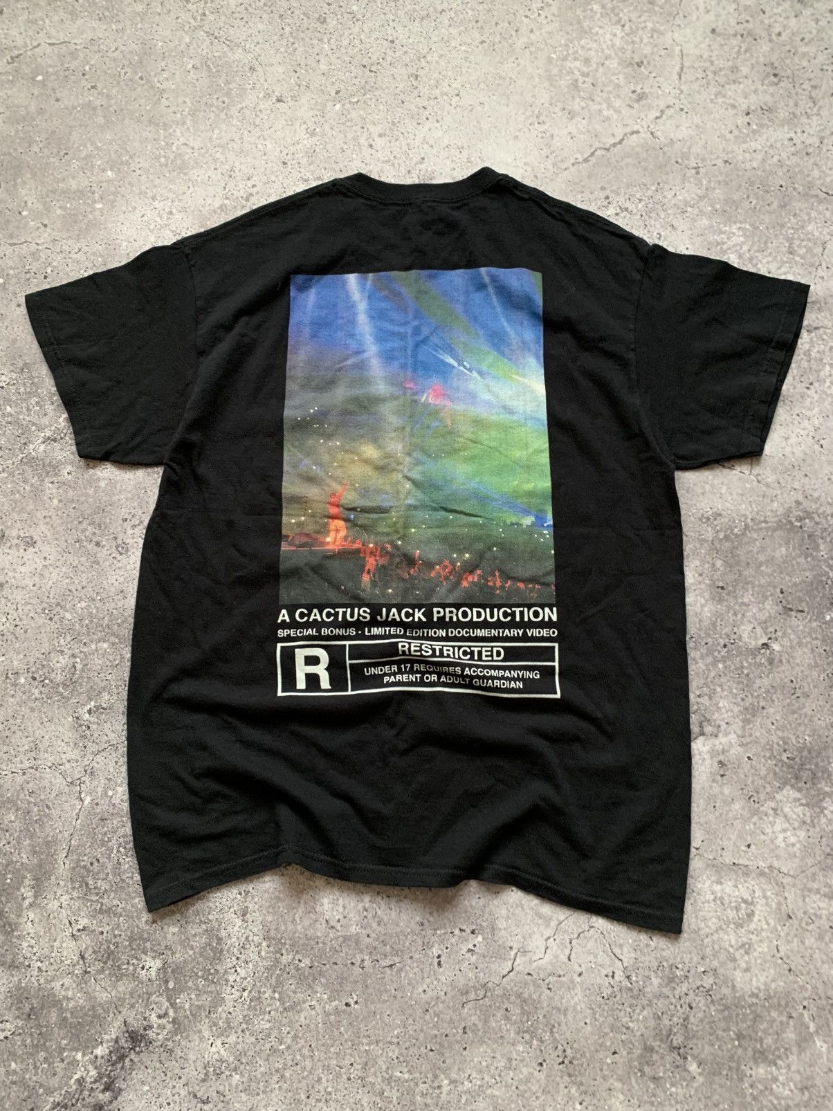Travis Scott 🔥TRAVIS SCOTT by CACTUS JACK MOM I CAN FLY RESTRICTED TSHIRT Size US L / EU 52-54 / 3 - 1 Thumbnail