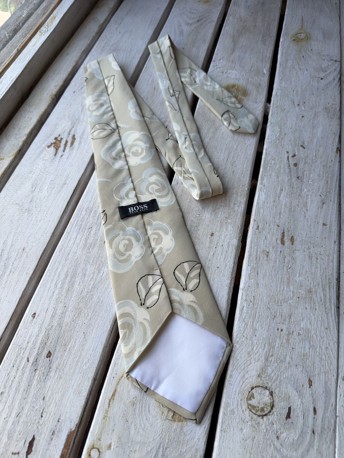Hugo Boss Vintage BOSS Silk Tie Floral Beige Made in Italy Size ONE SIZE - 4 Thumbnail