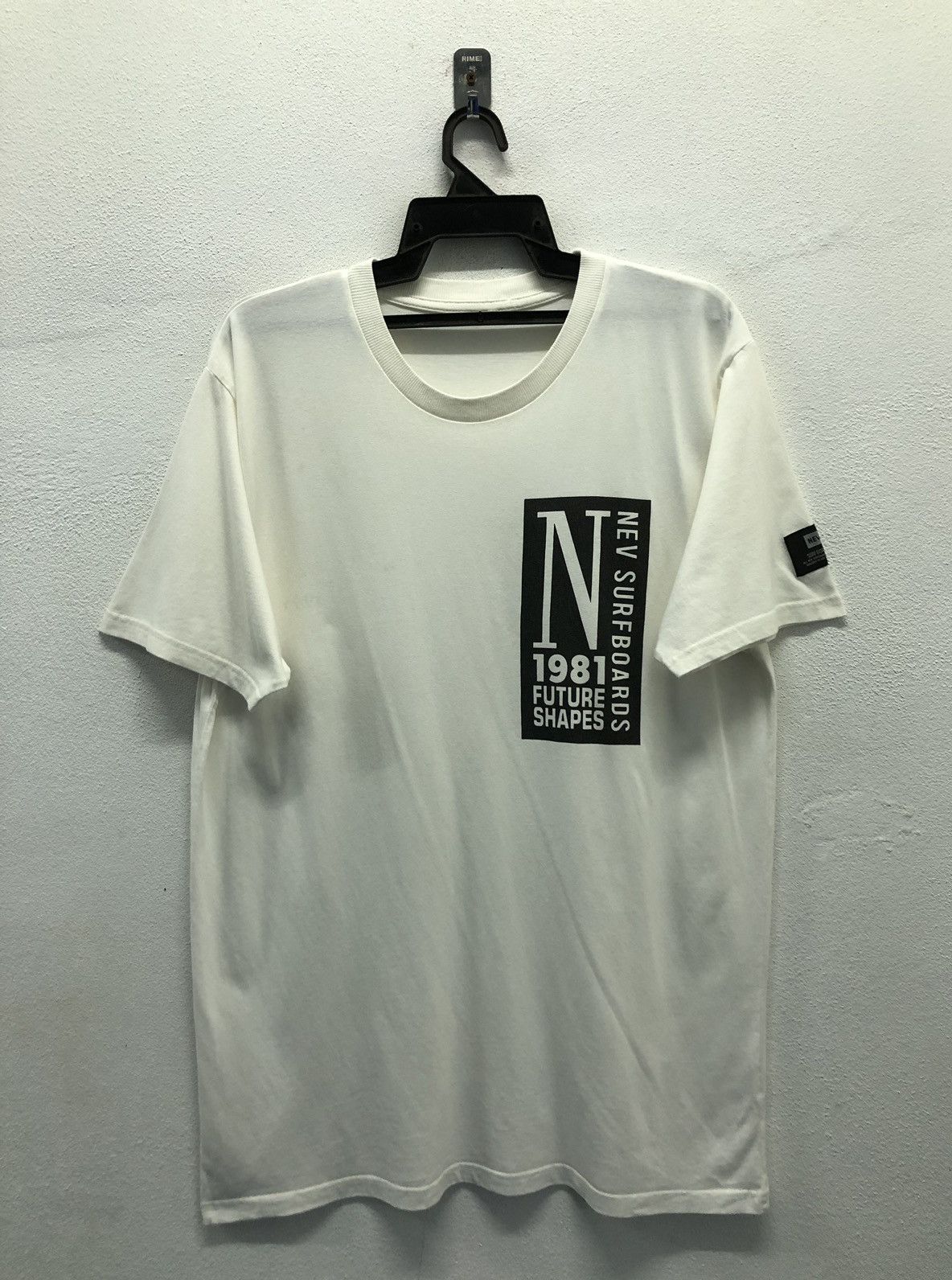 Vintage Vintage NEV Surfboards N 1981 Future Shapes T-Shirt Size US XL / EU 56 / 4 - 1 Thumbnail
