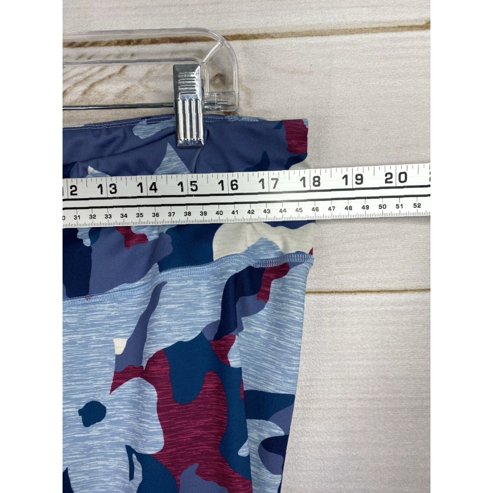 Old Navy Old Navy Womens Leggings XXL Multicolor Camo Floral Go Dry Pockets Pull On Gym Size 40" / US 18 - 3 Thumbnail